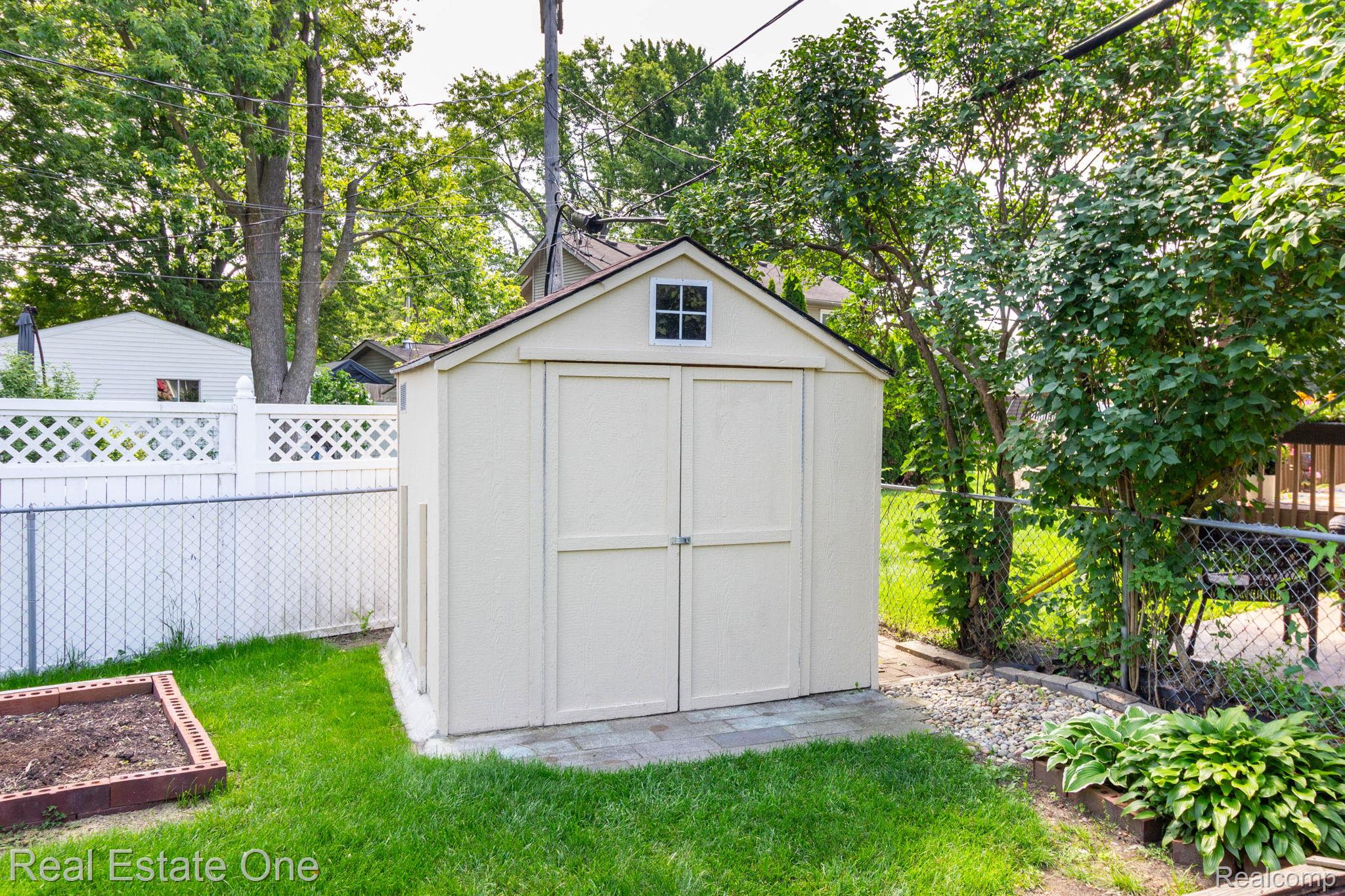 13912 Clinton River Road