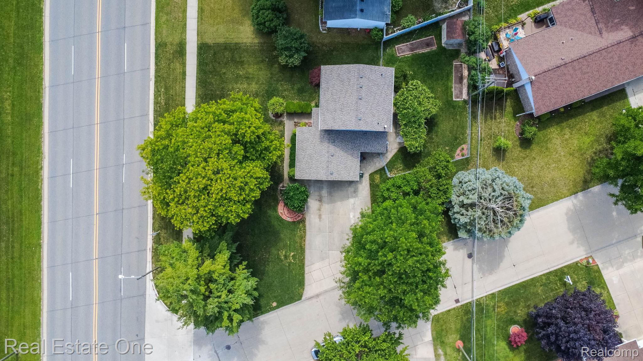 13912 Clinton River Road