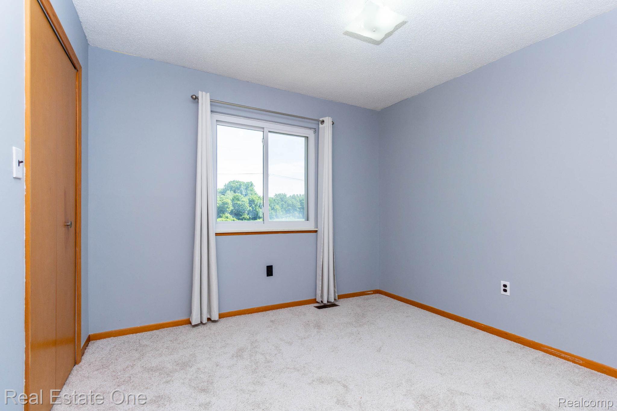 13912 Clinton River Road