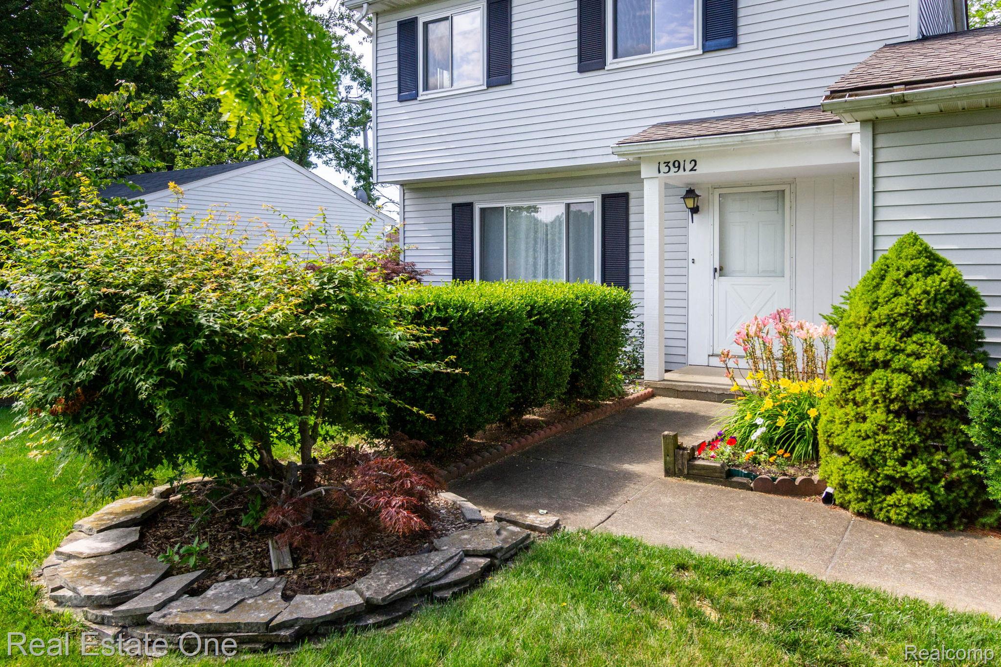 13912 Clinton River Road