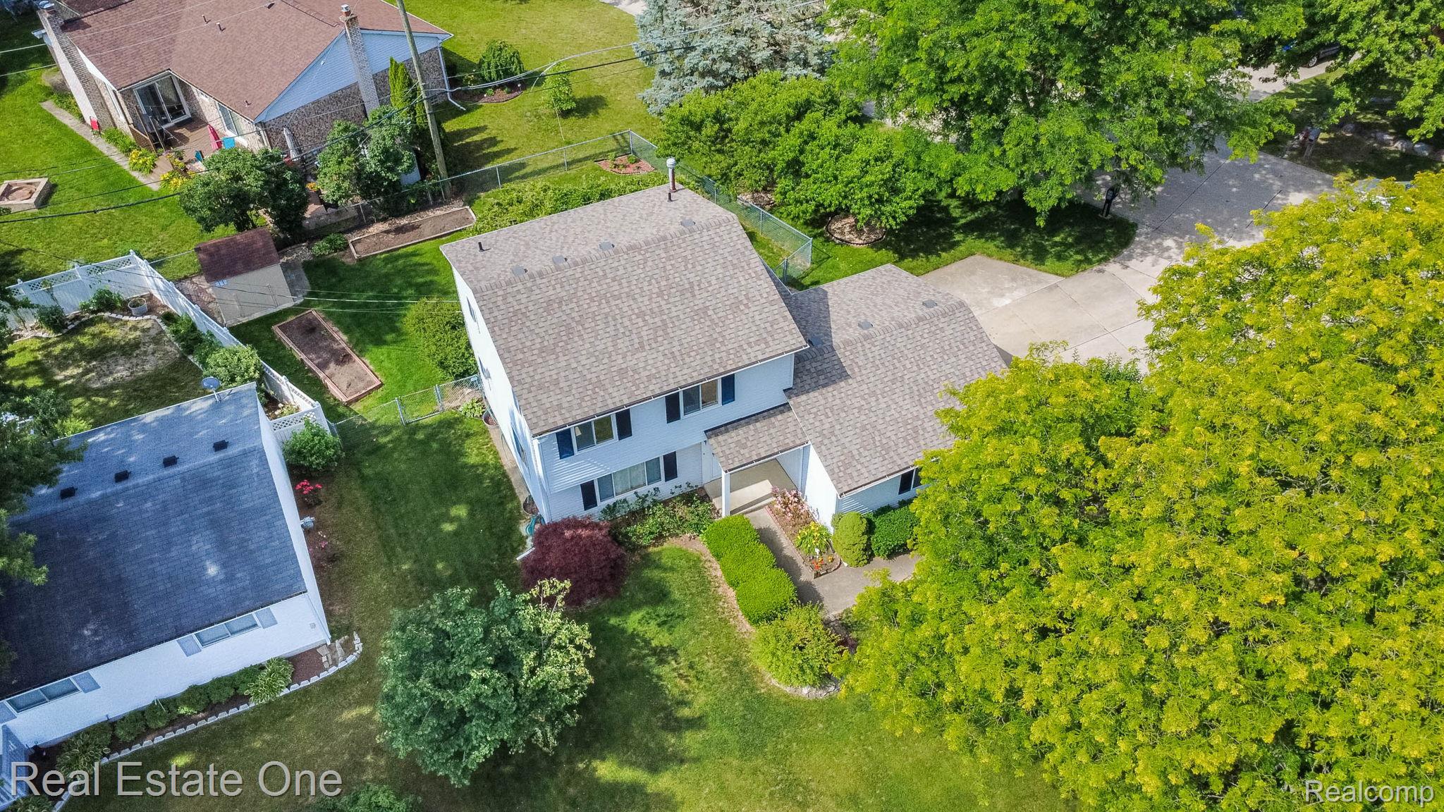 13912 Clinton River Road