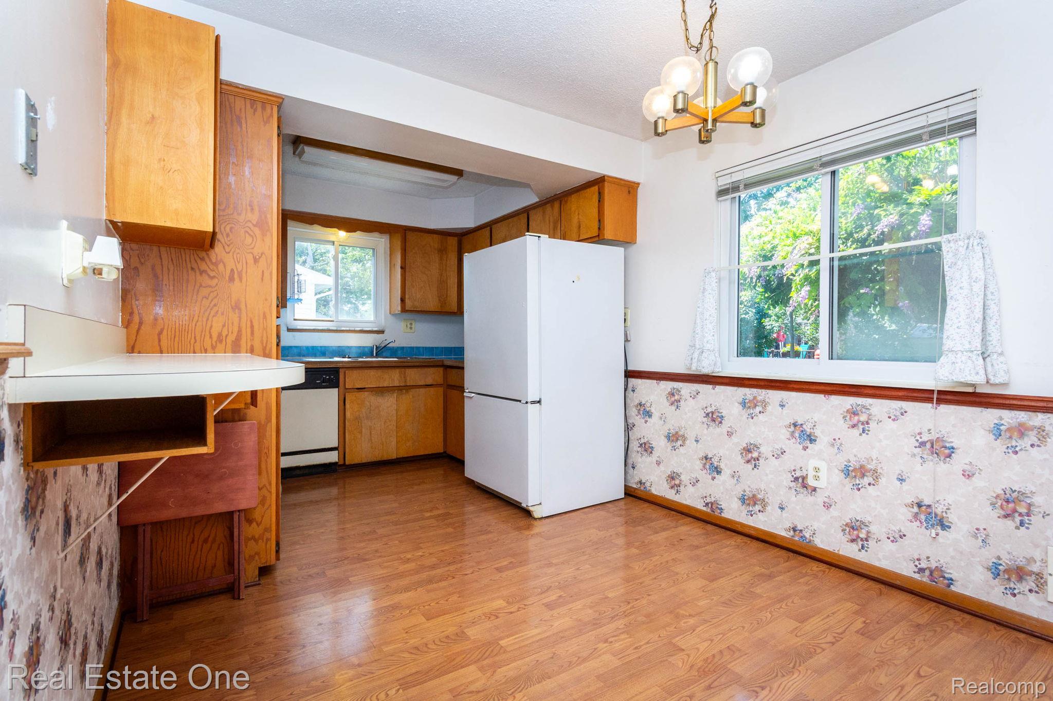 13912 Clinton River Road