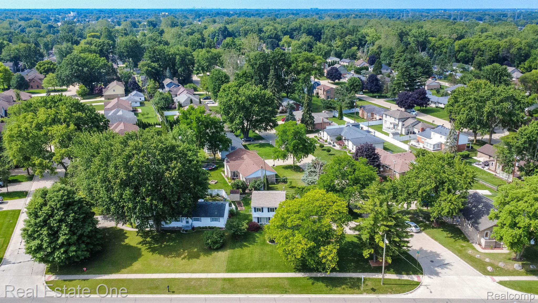 13912 Clinton River Road