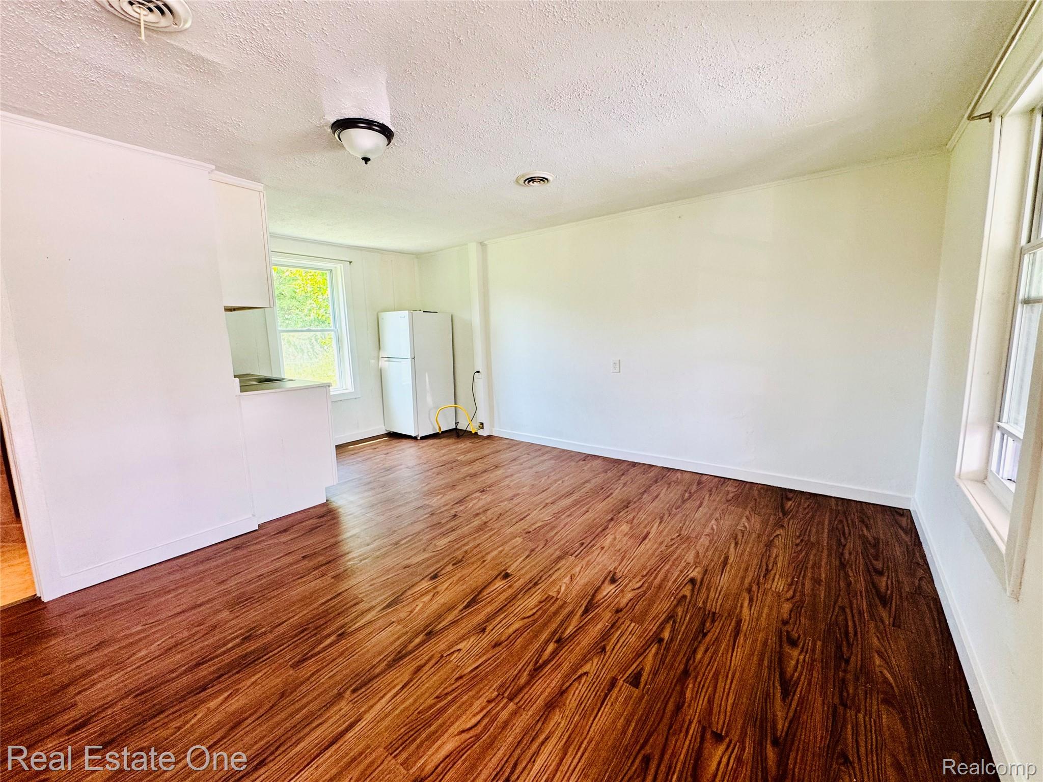 507 Lakeville Road Unit: 9