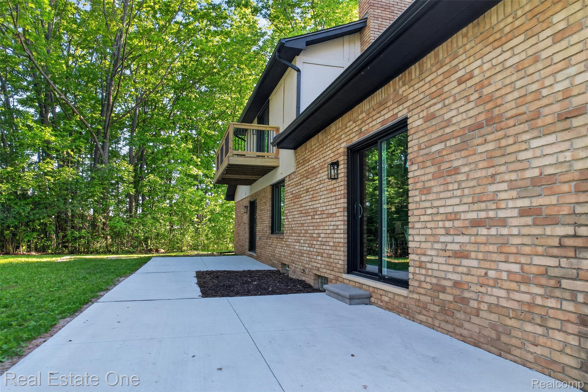 2141 Hickory Leaf Court N