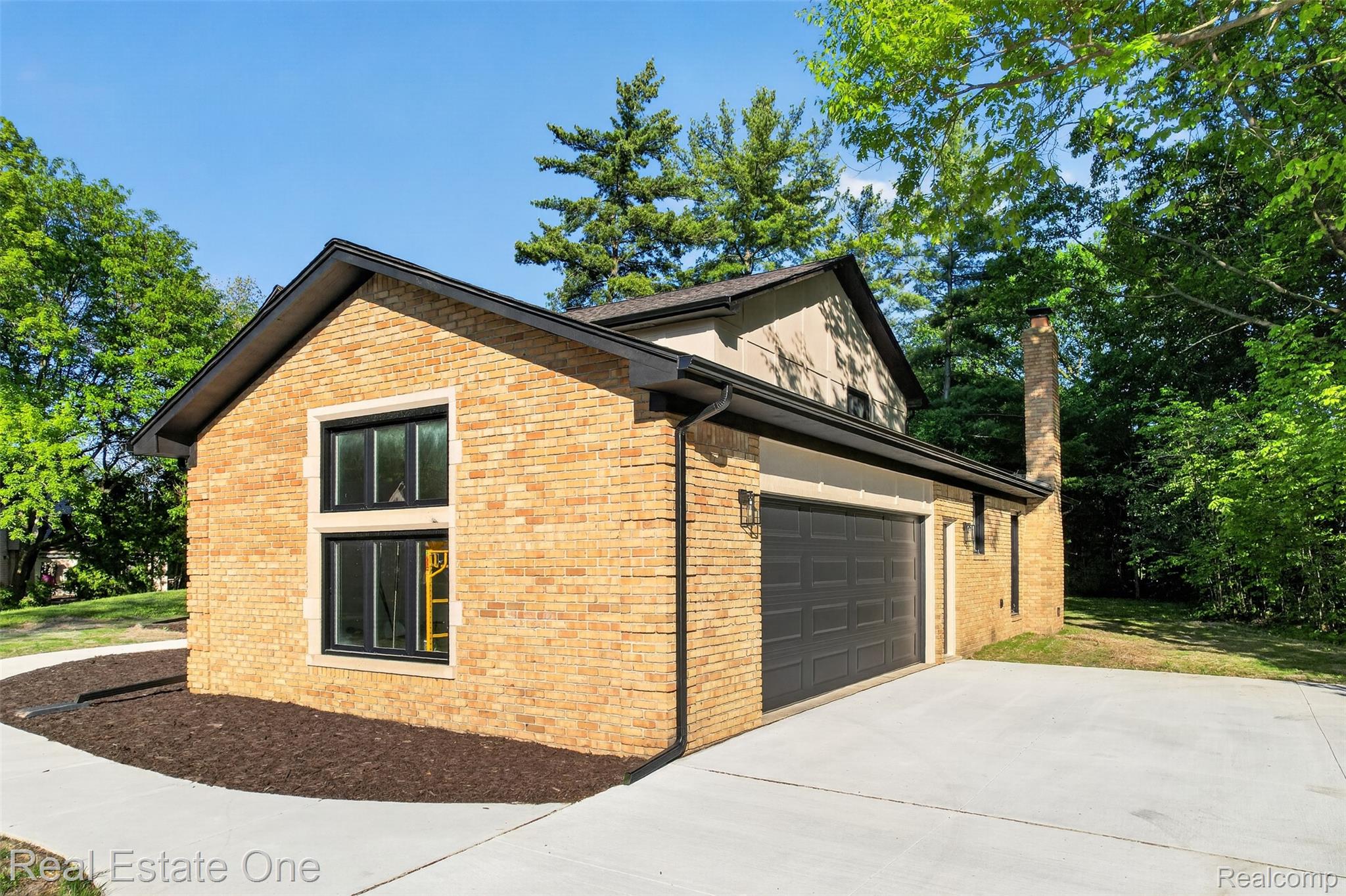 2141 Hickory Leaf Court N