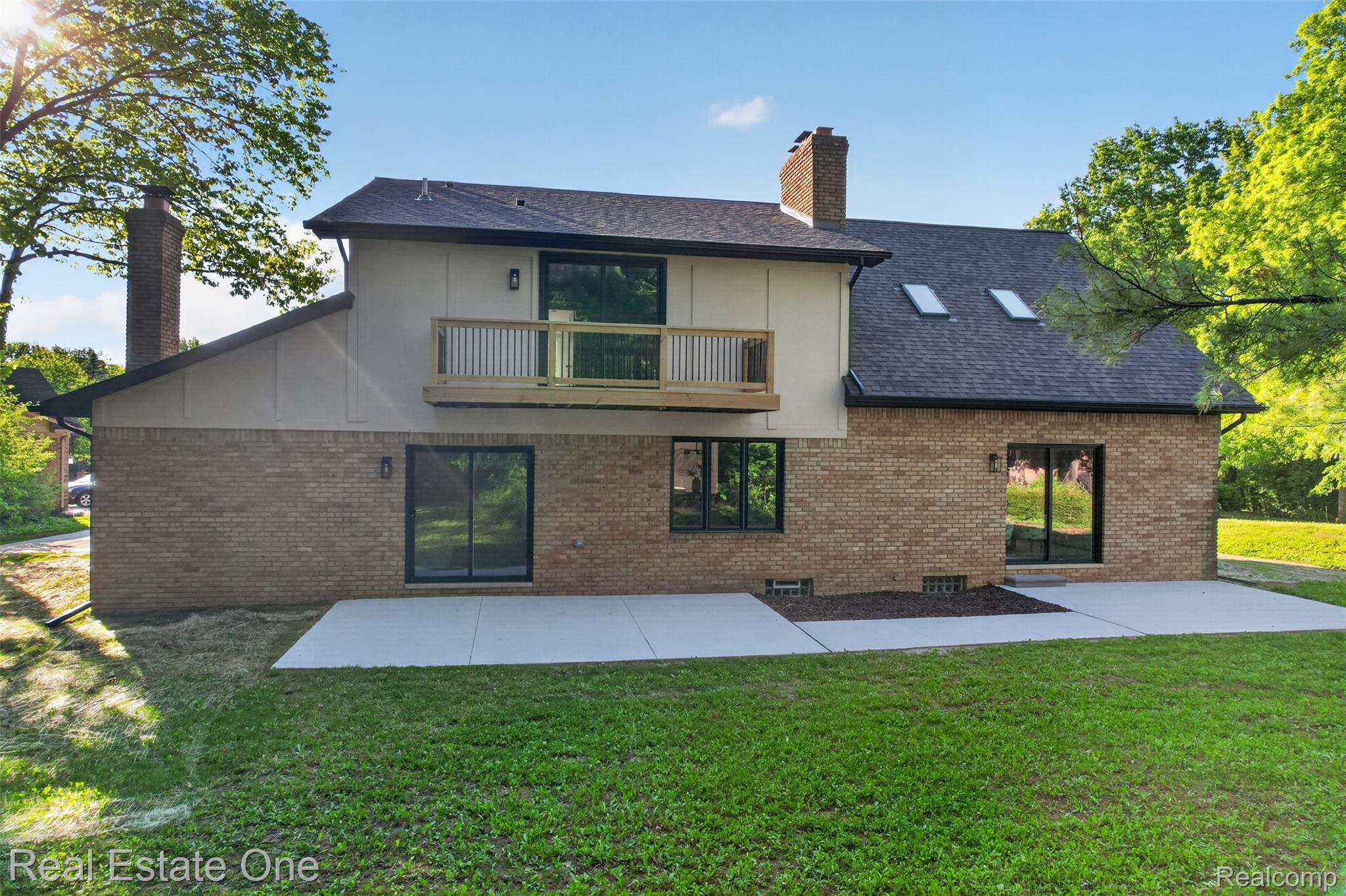 2141 Hickory Leaf Court N