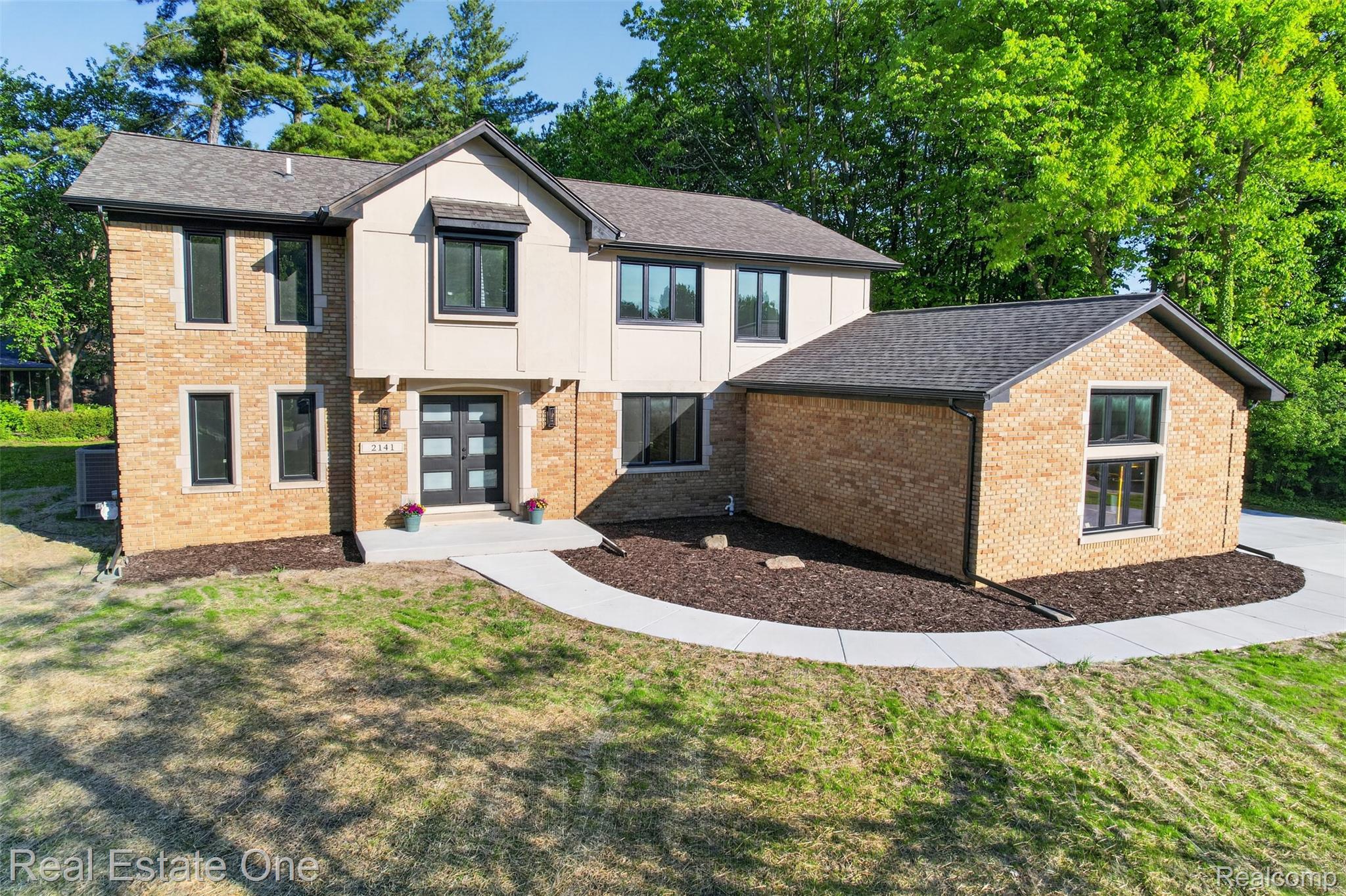 2141 Hickory Leaf Court N