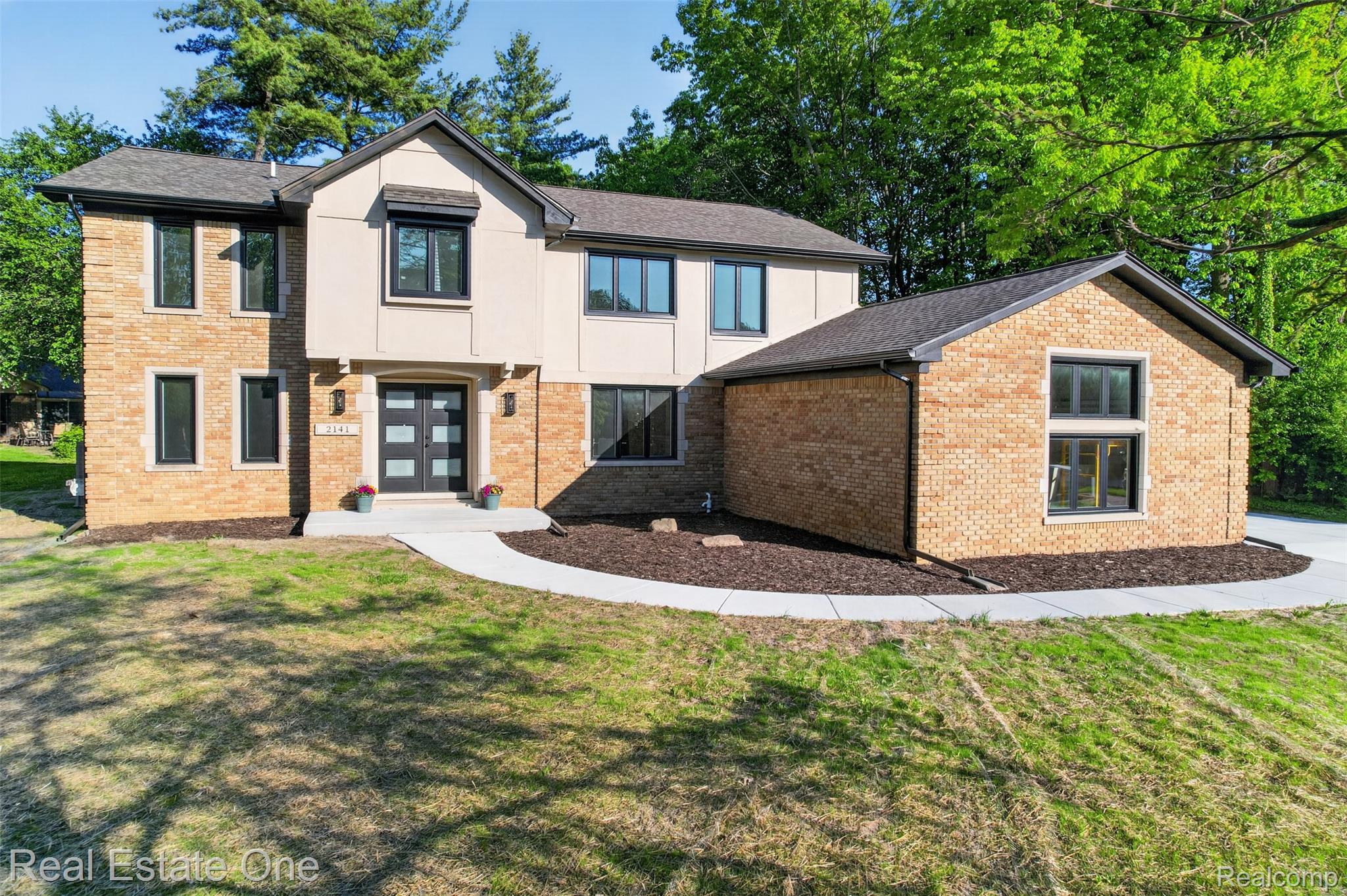 2141 Hickory Leaf Court N
