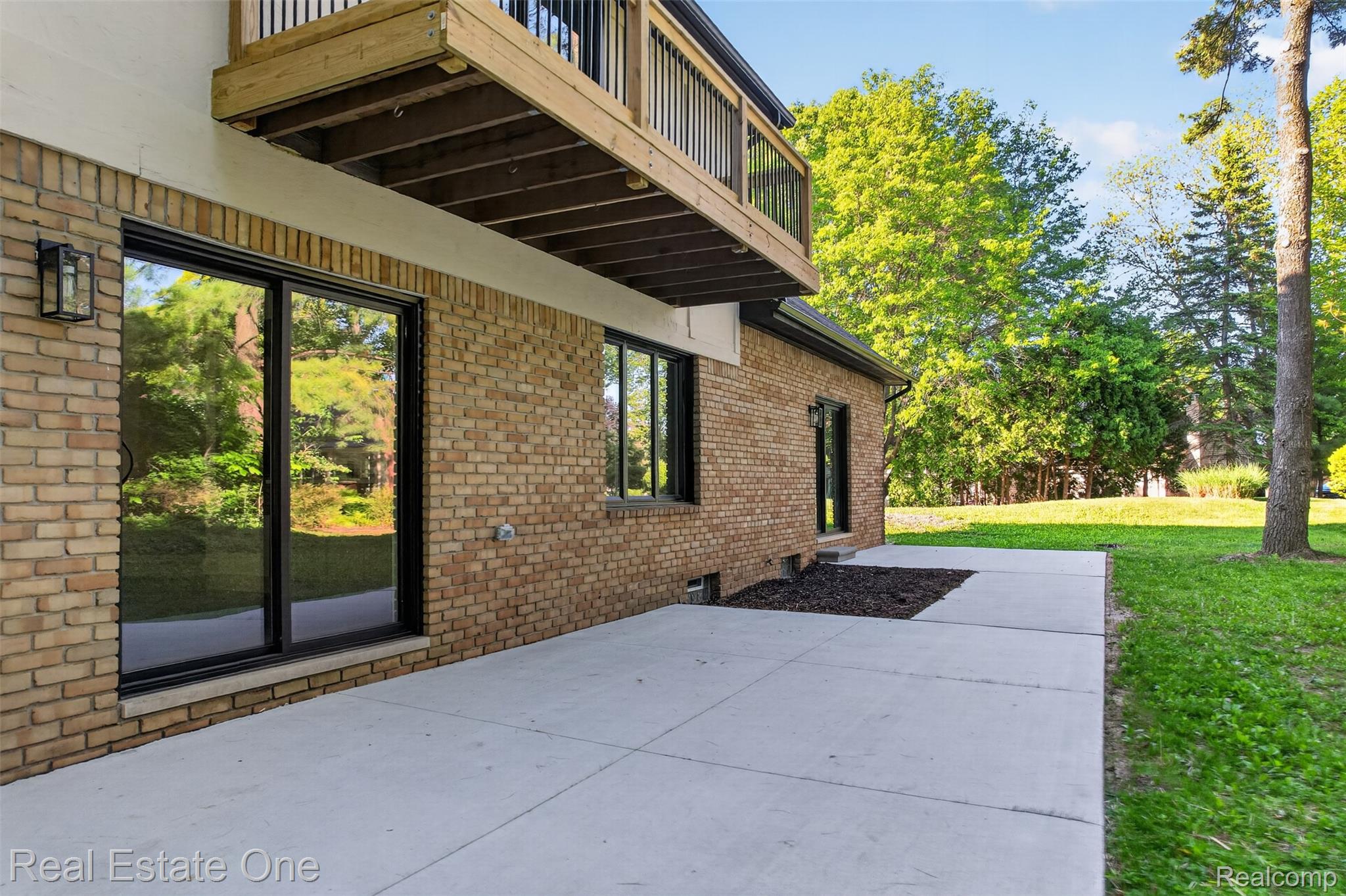 2141 Hickory Leaf Court N