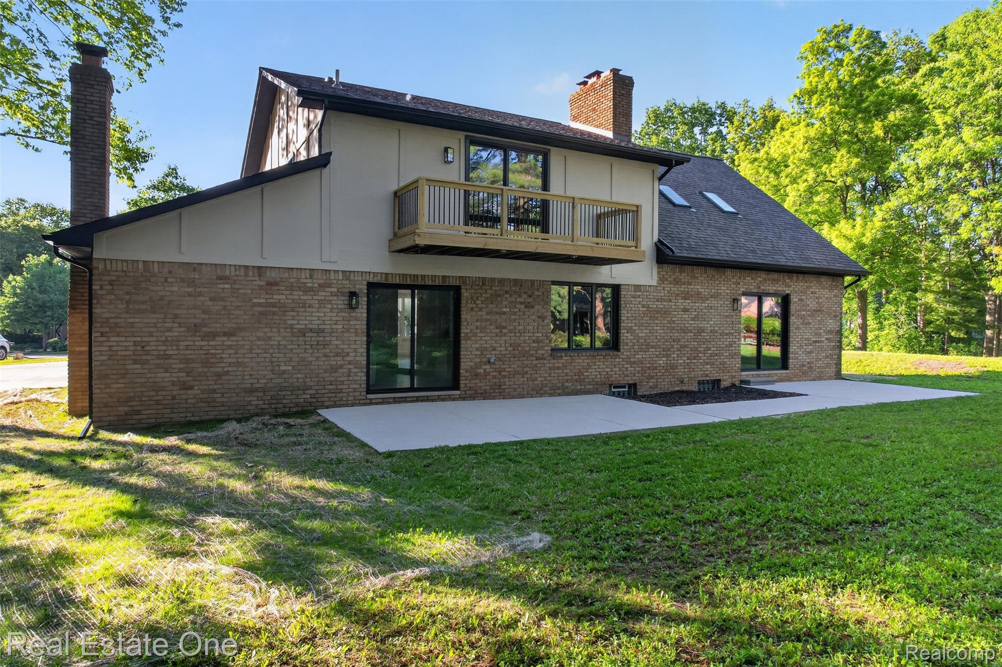 2141 Hickory Leaf Court N