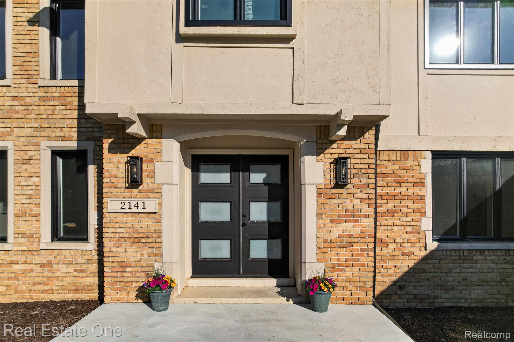 2141 Hickory Leaf Court N