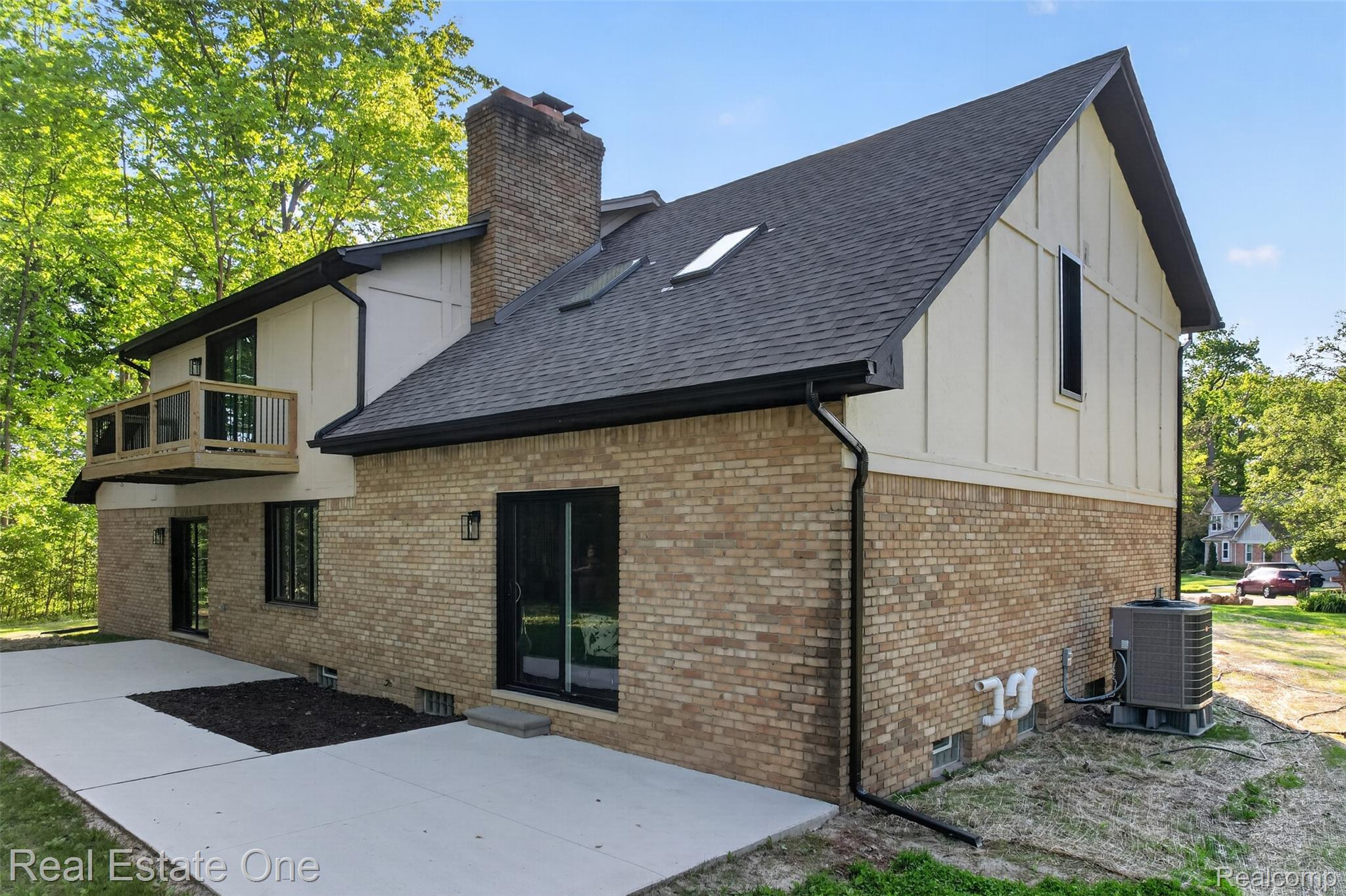 2141 Hickory Leaf Court N