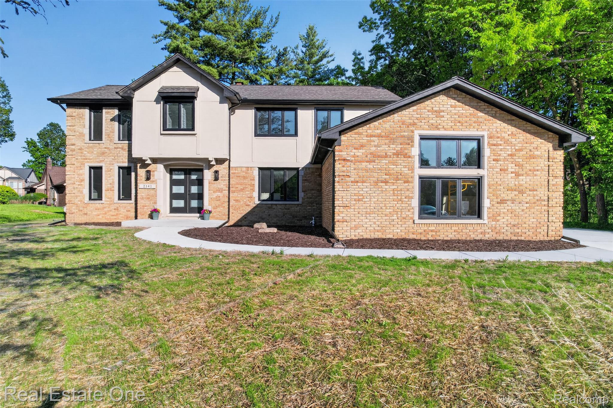 2141 Hickory Leaf Court N