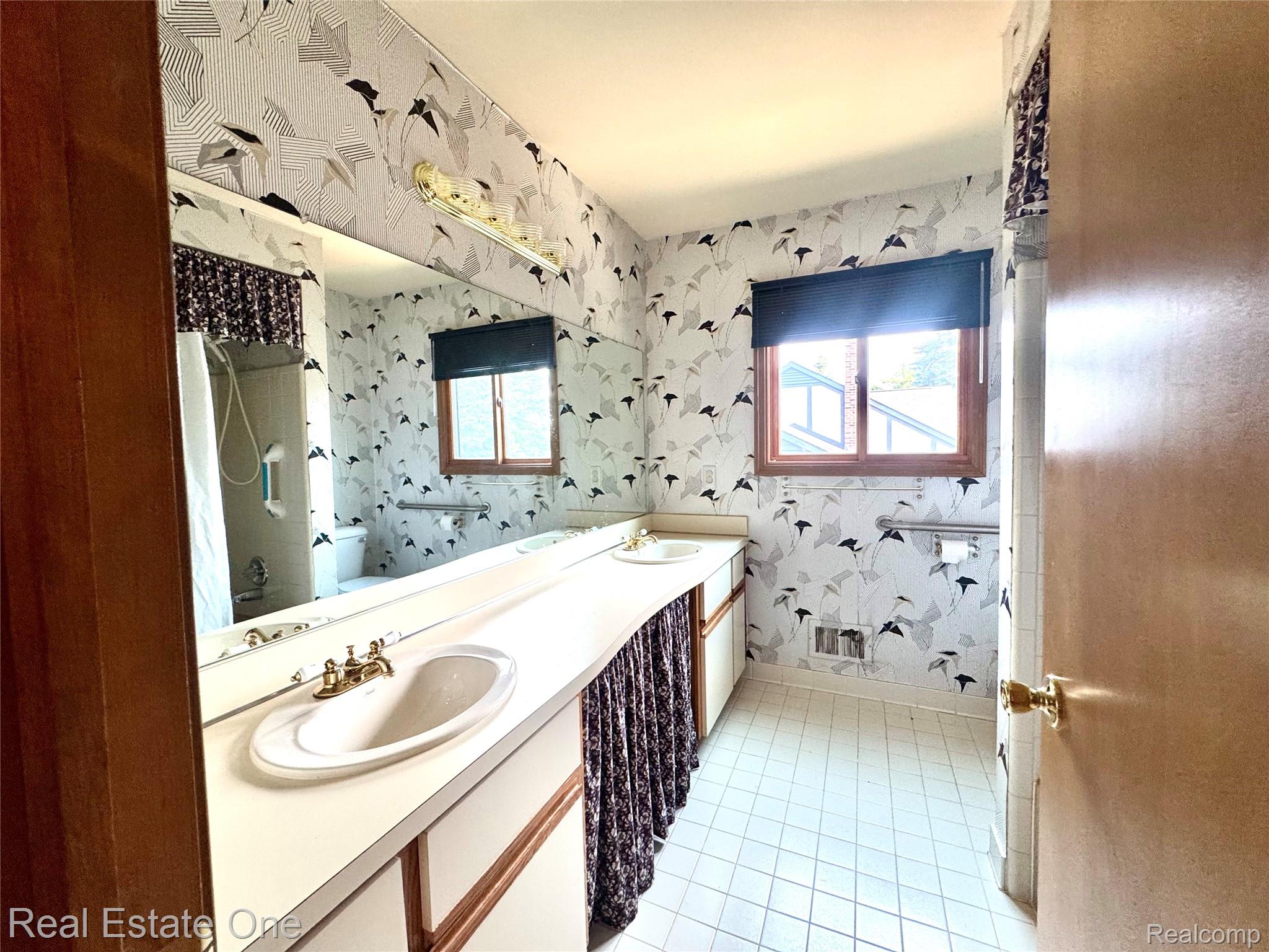 1752 White Water Drive
