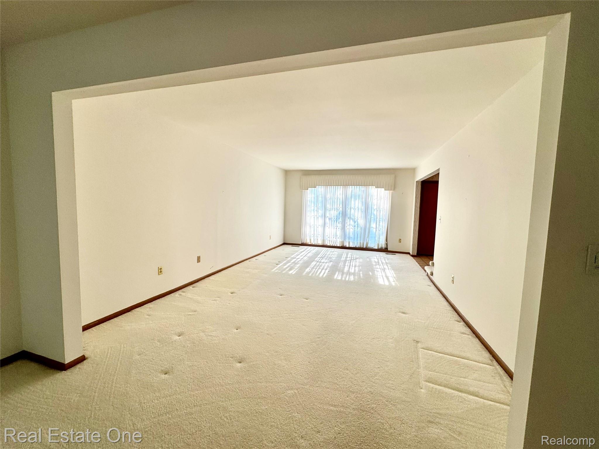 1752 White Water Drive