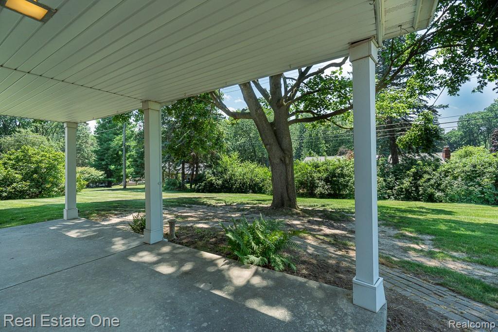 2633 New England Drive