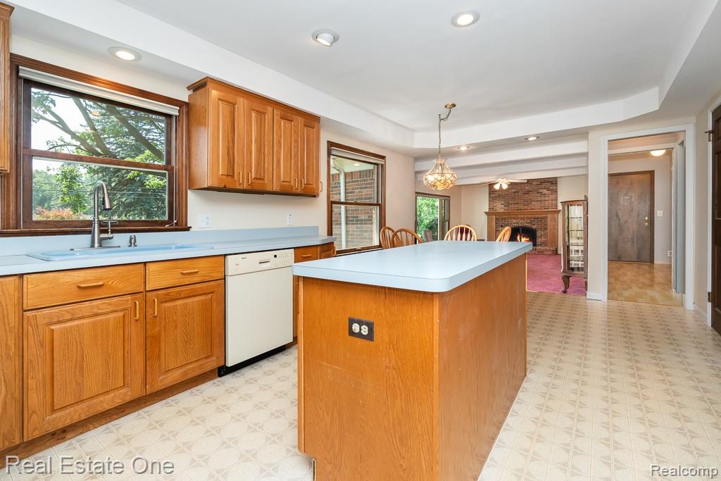 2633 New England Drive