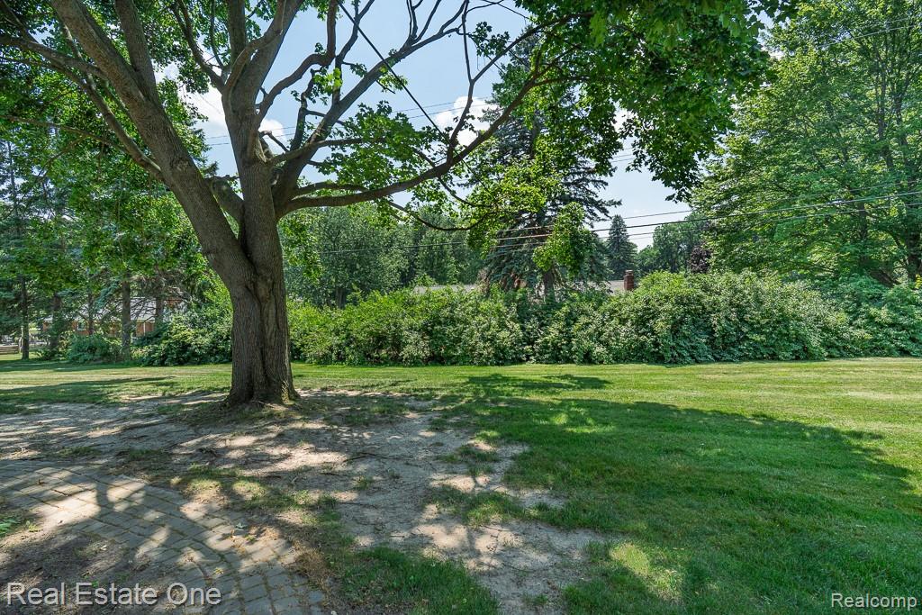 2633 New England Drive