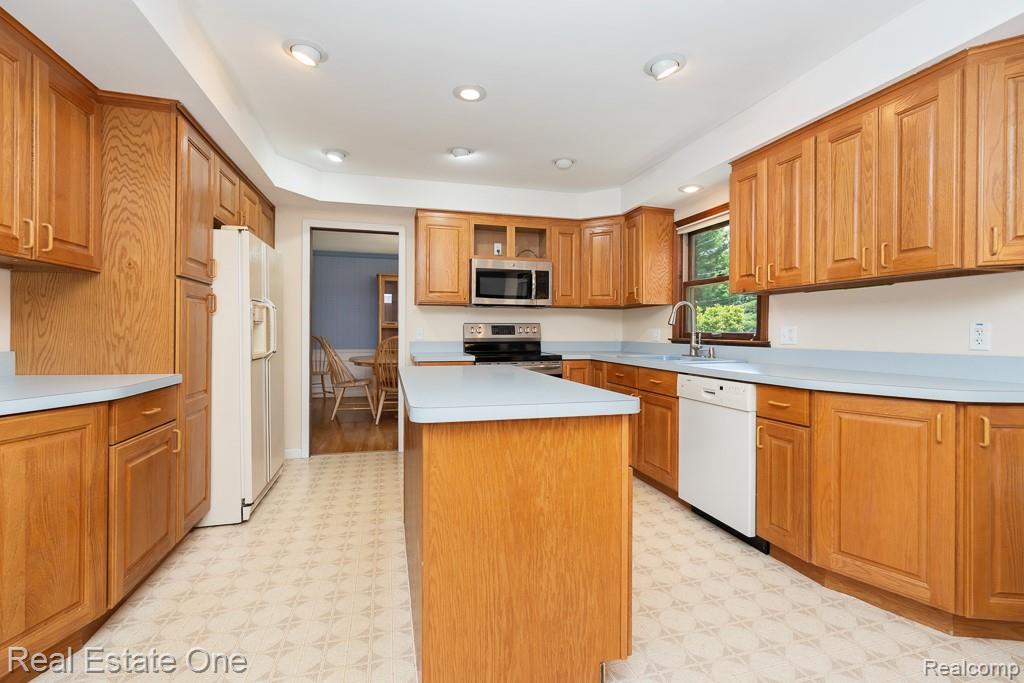 2633 New England Drive