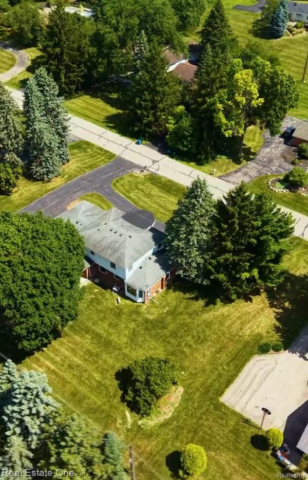 2633 New England Drive