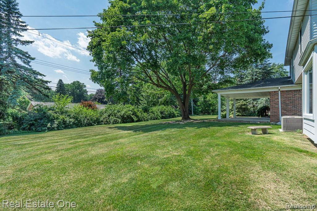 2633 New England Drive