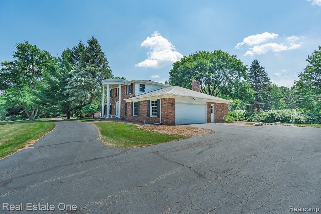 2633 New England Drive