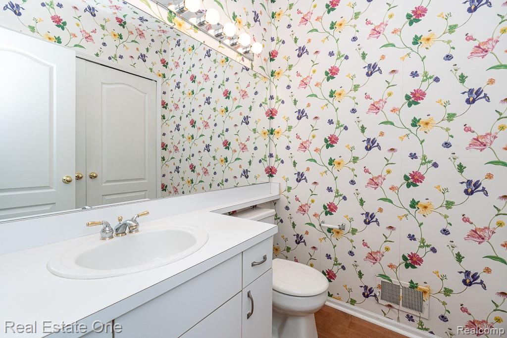 5936 Creekside Drive Unit: 87