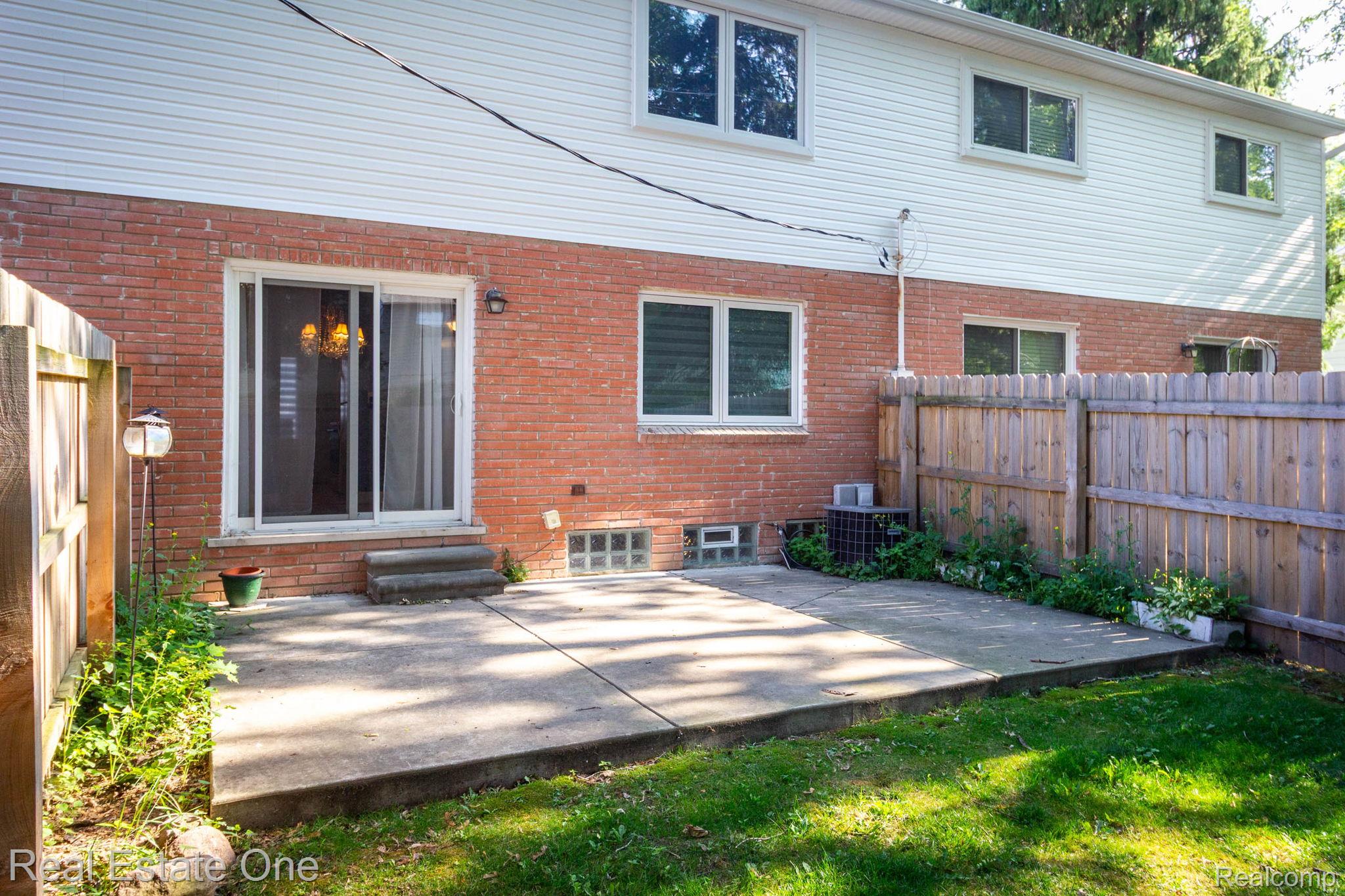 111 MANOR Way