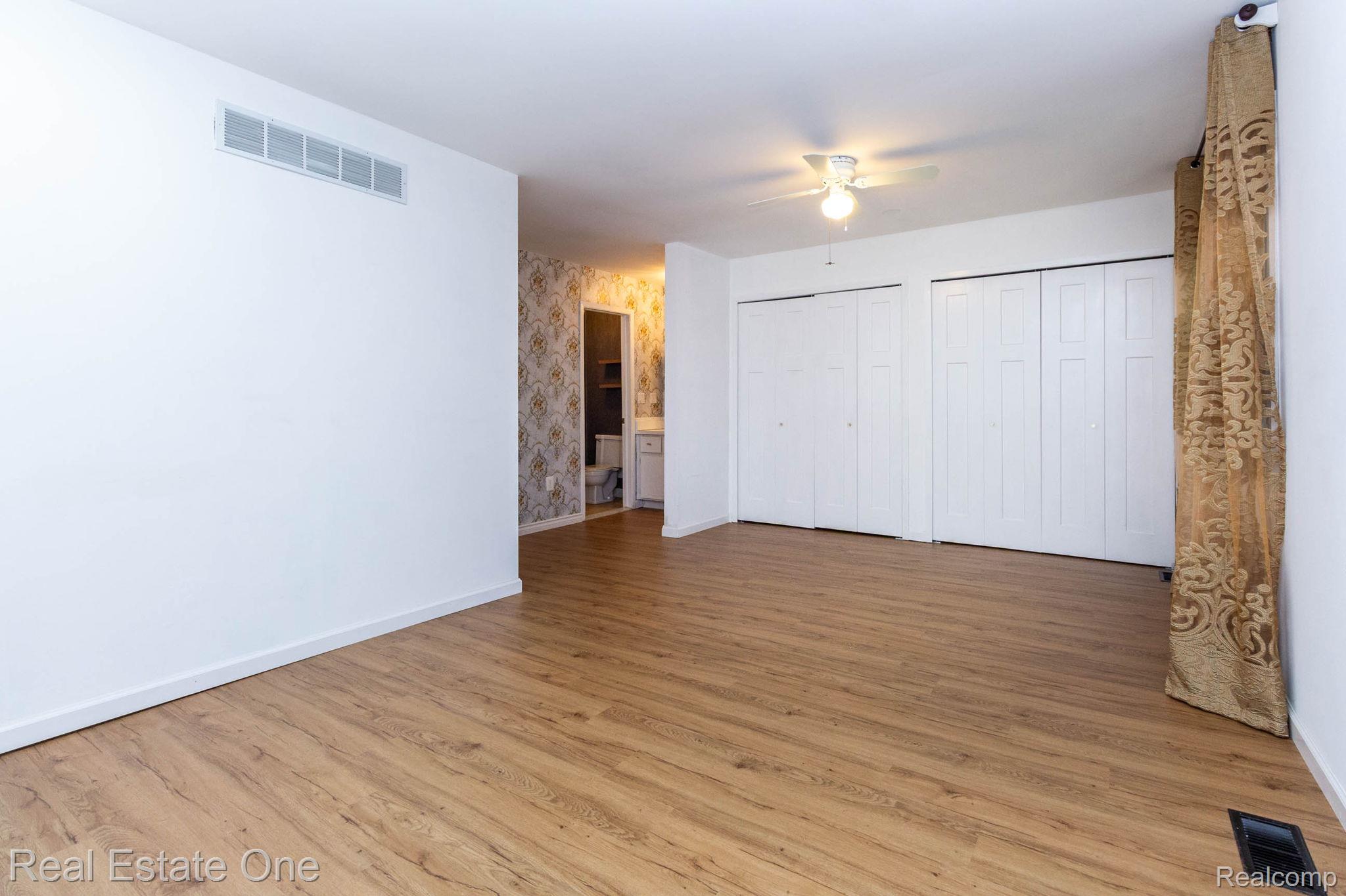 111 MANOR Way