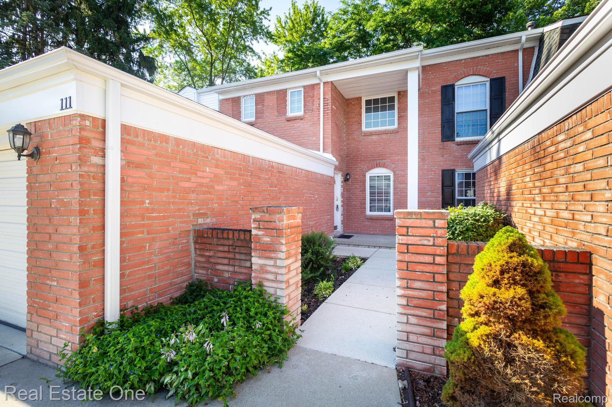 111 MANOR Way