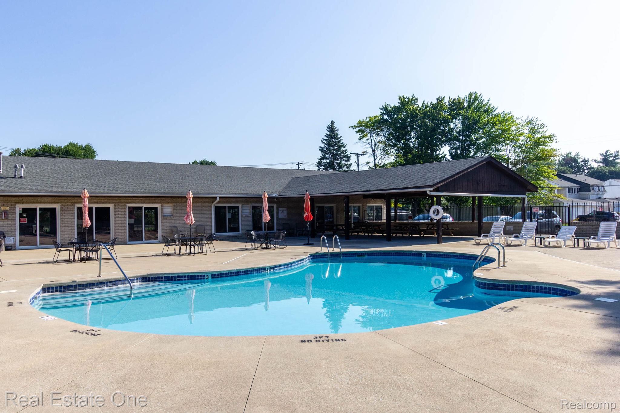 111 MANOR Way