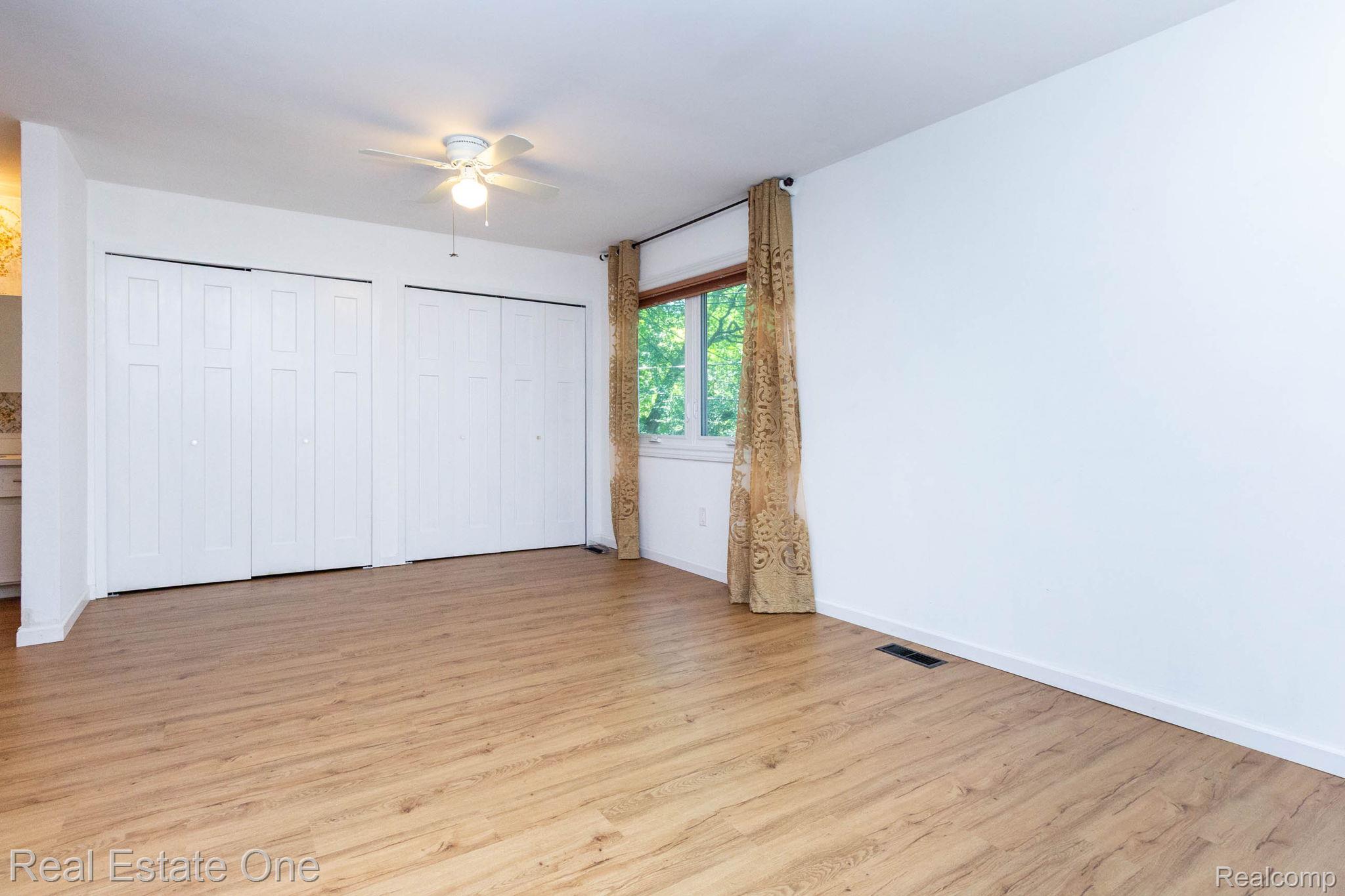 111 MANOR Way