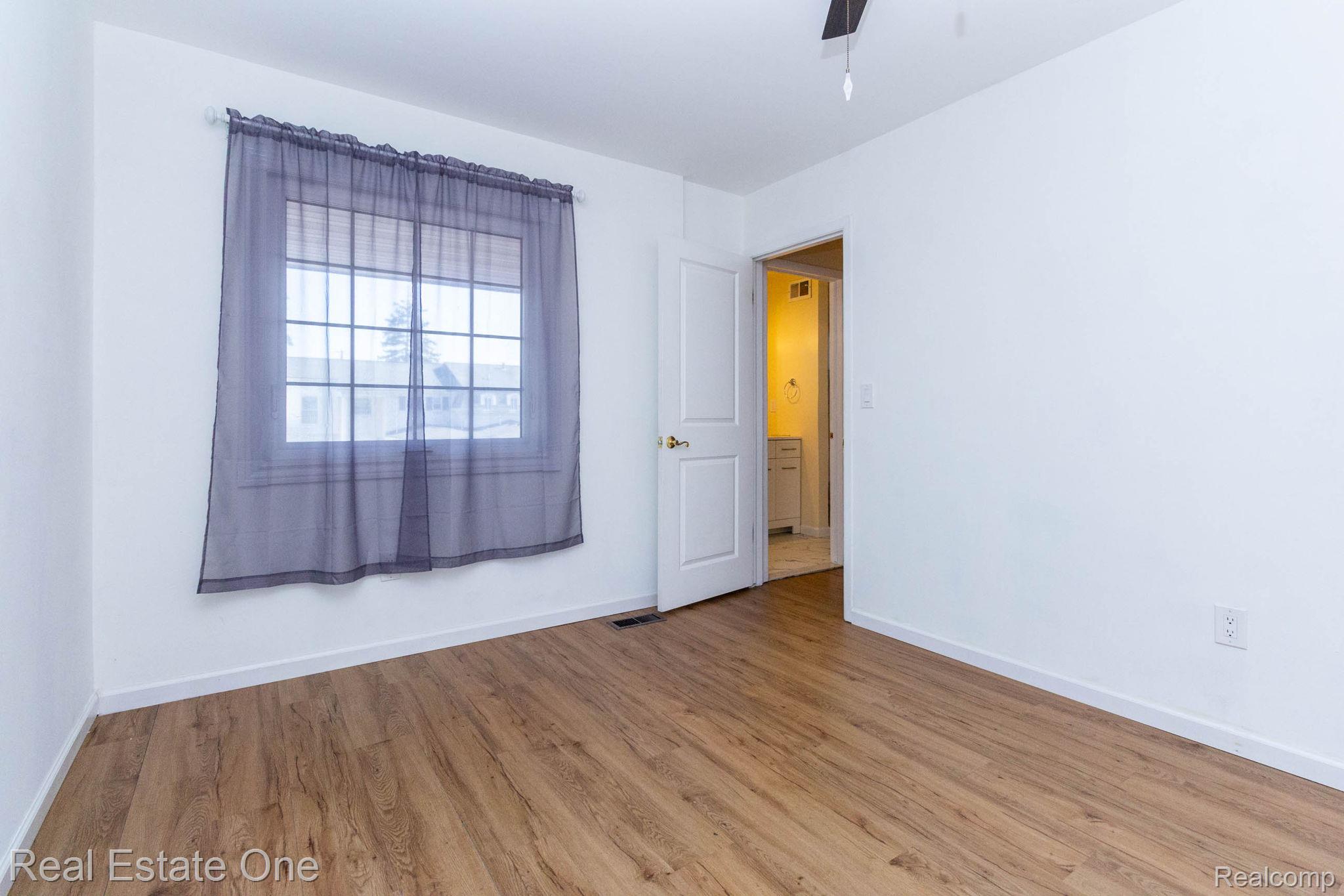 111 MANOR Way