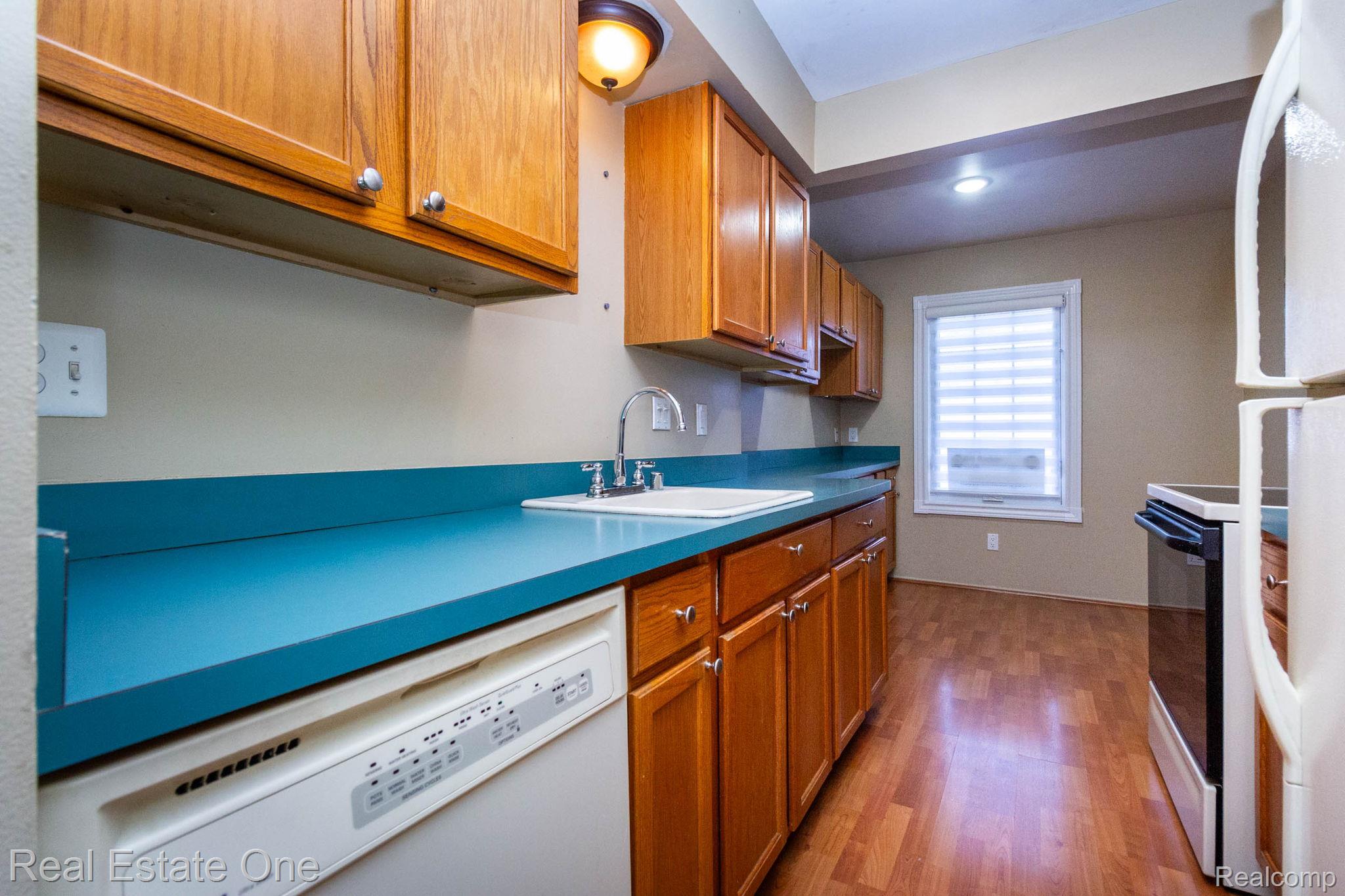 111 MANOR Way