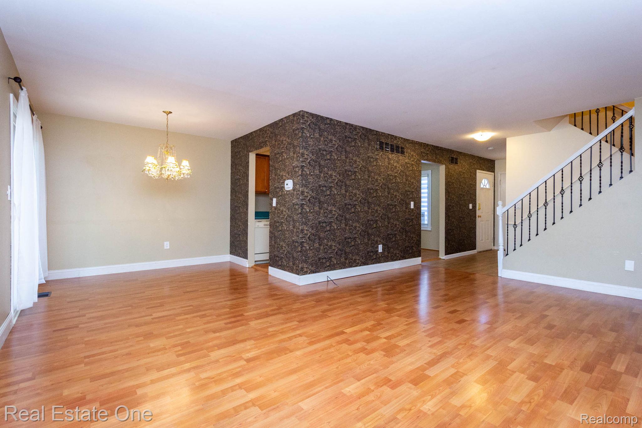 111 MANOR Way