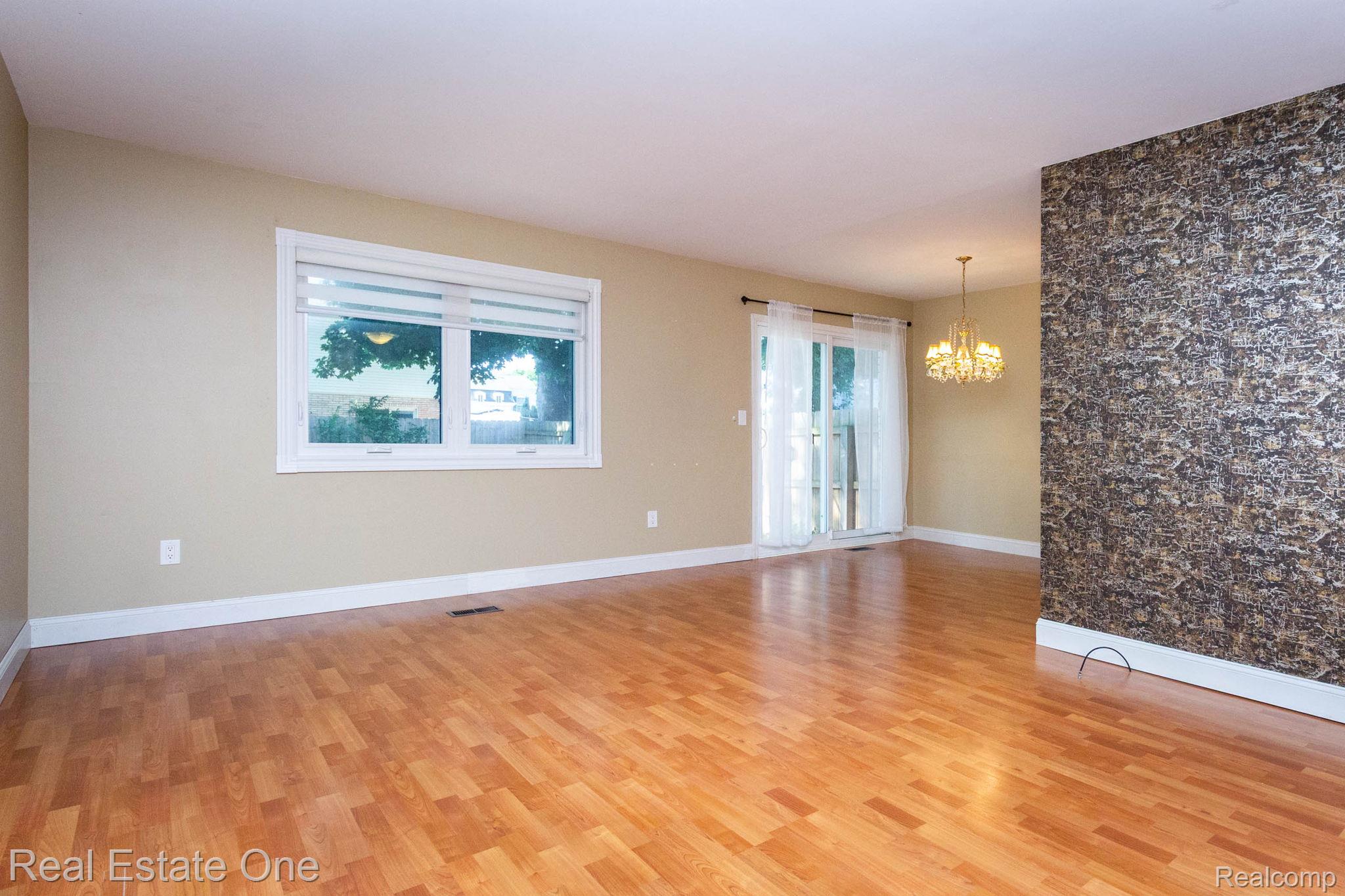 111 MANOR Way
