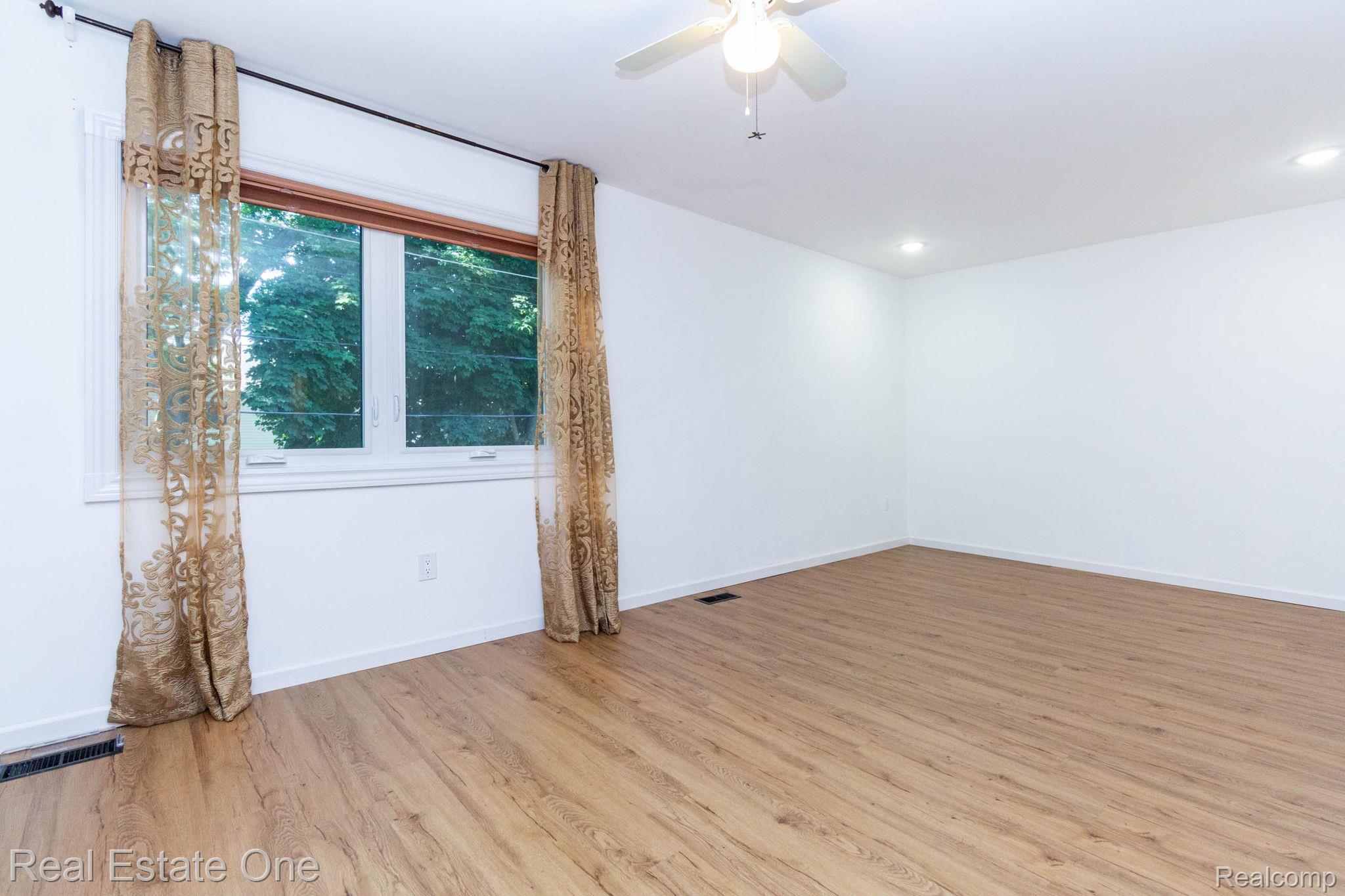 111 MANOR Way