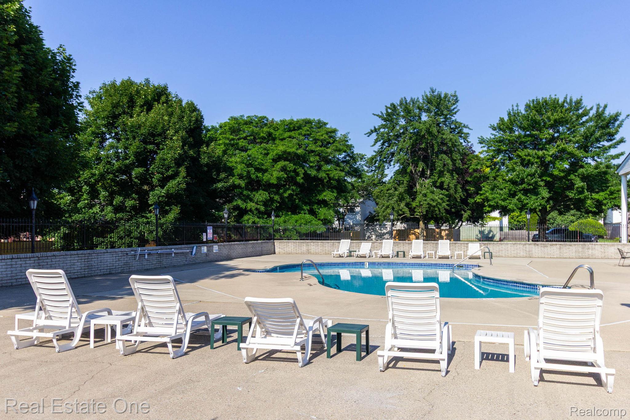 111 MANOR Way
