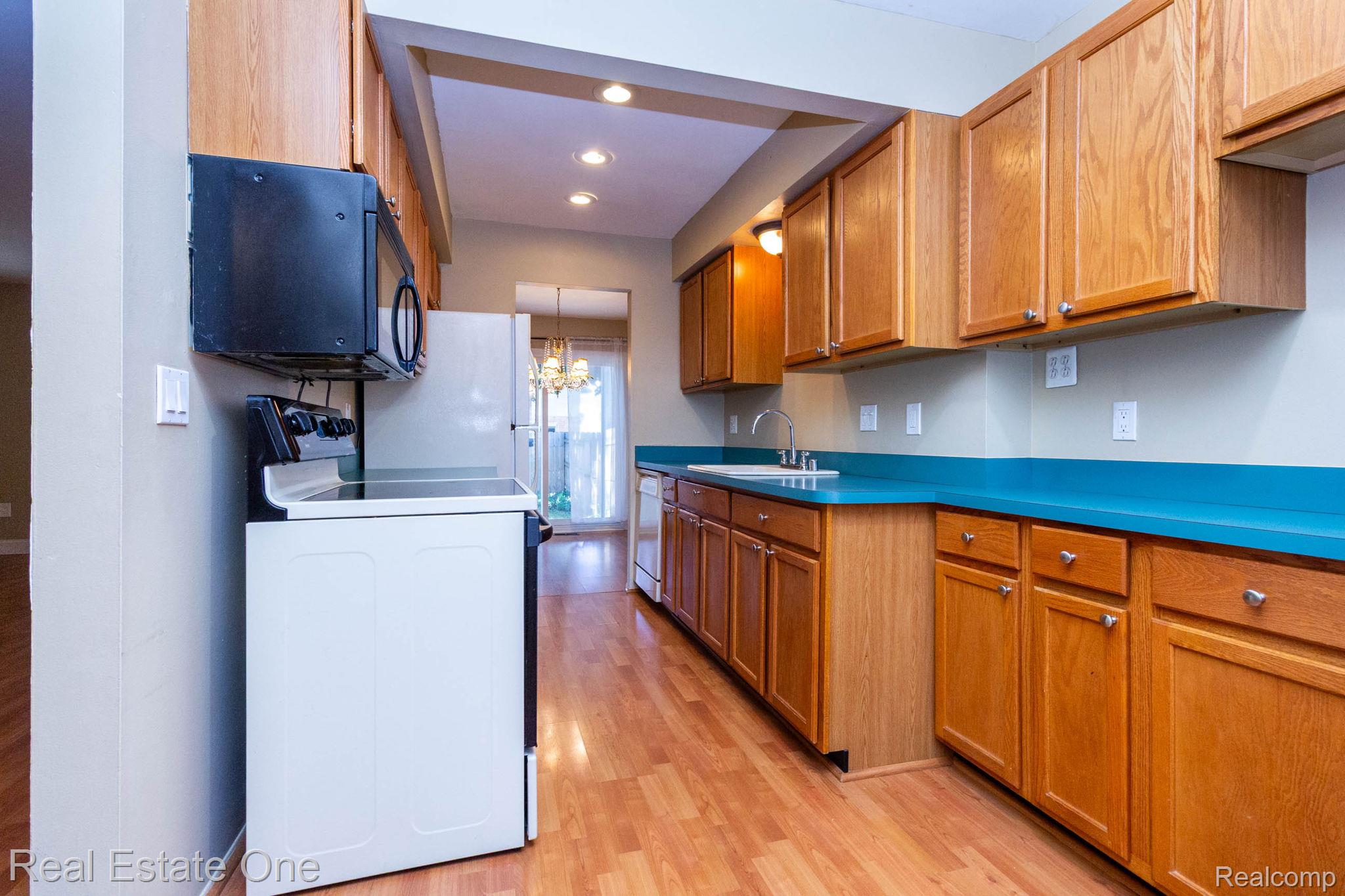 111 MANOR Way