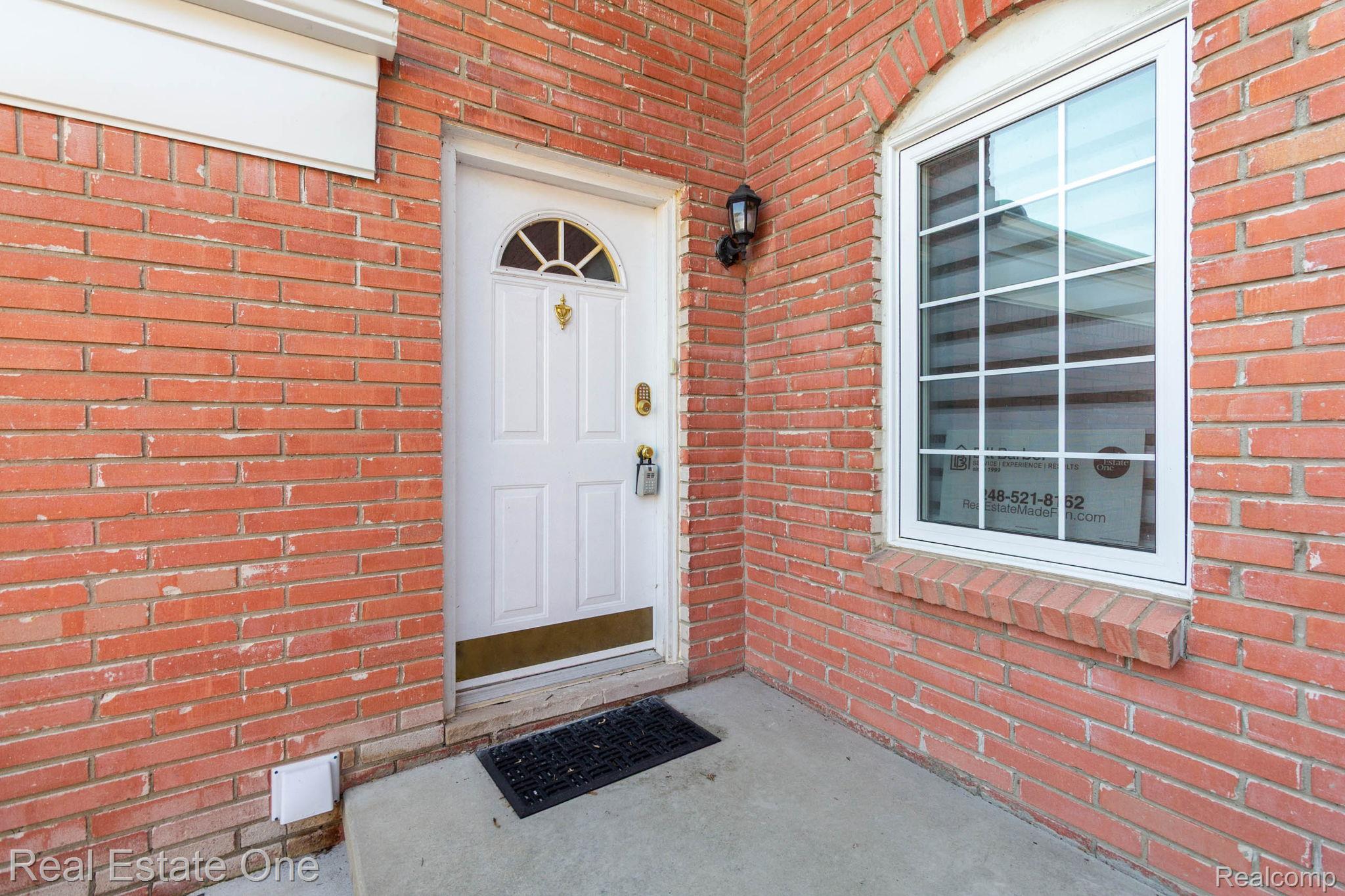111 MANOR Way