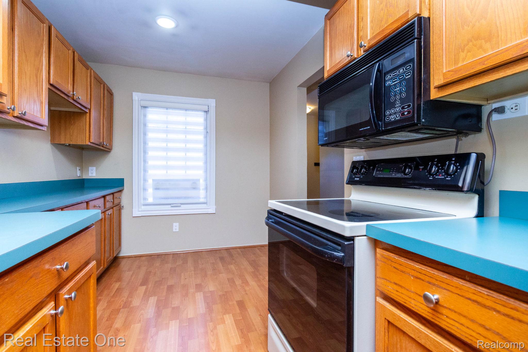 111 MANOR Way