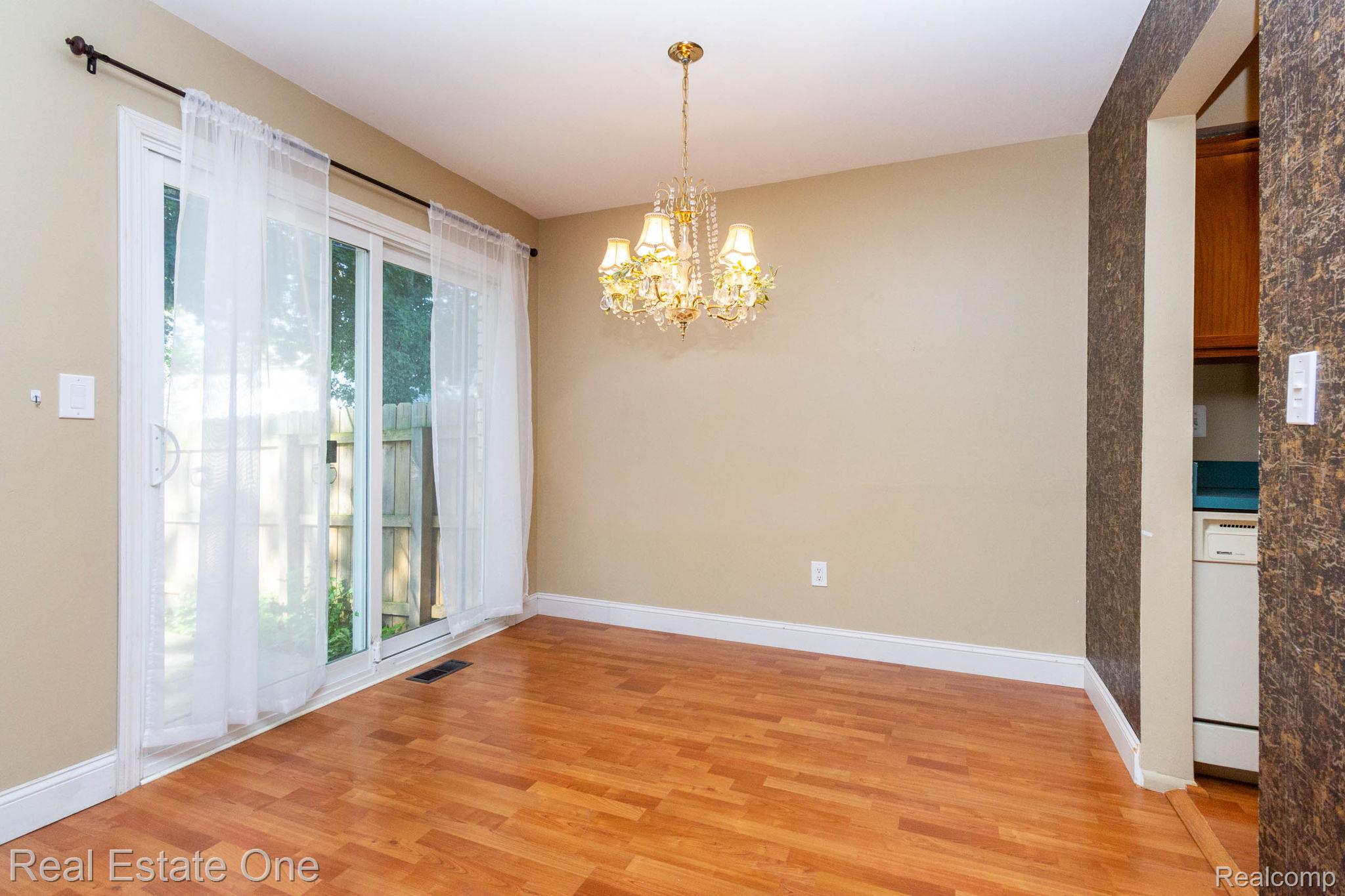 111 MANOR Way
