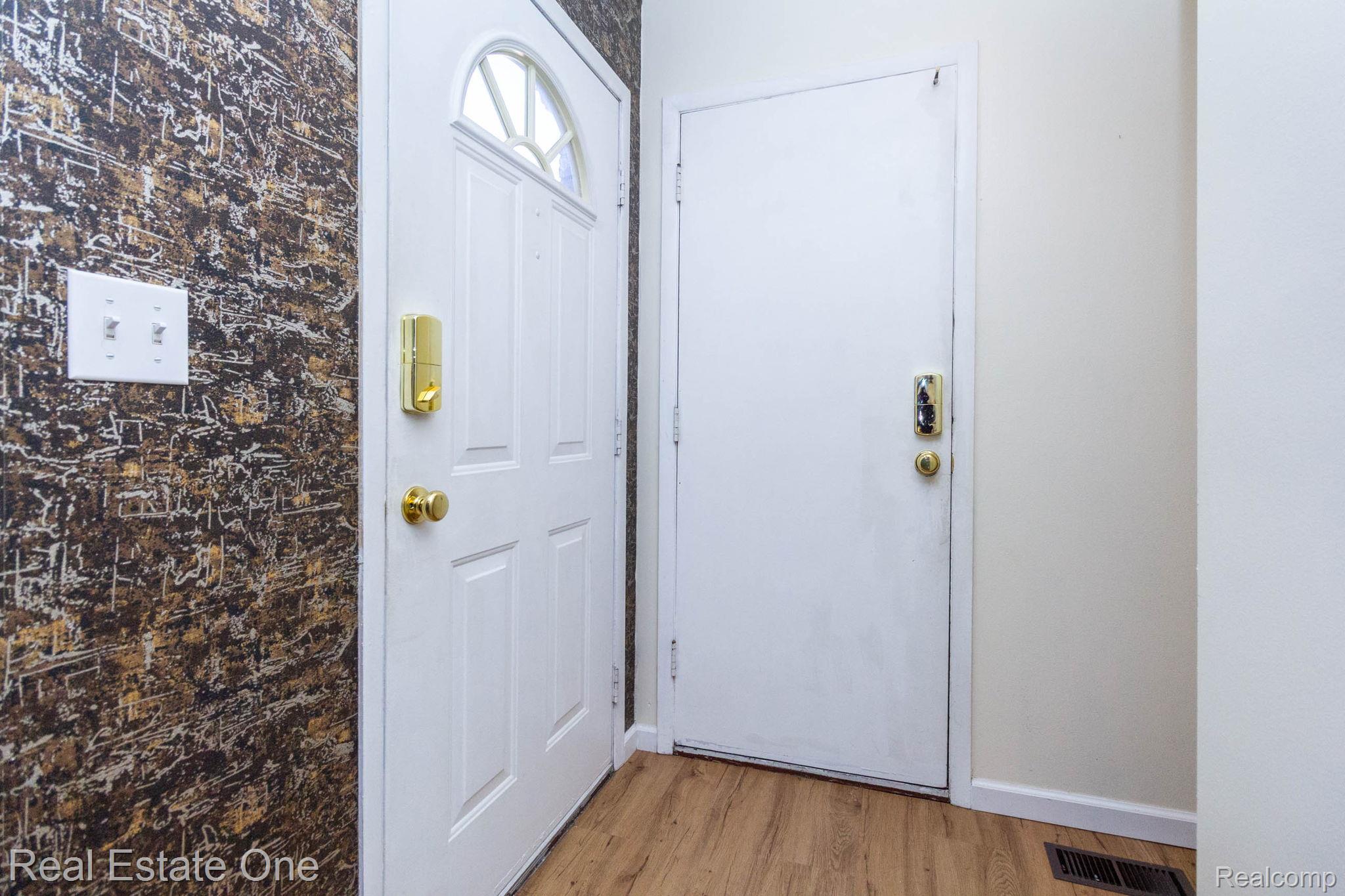 111 MANOR Way