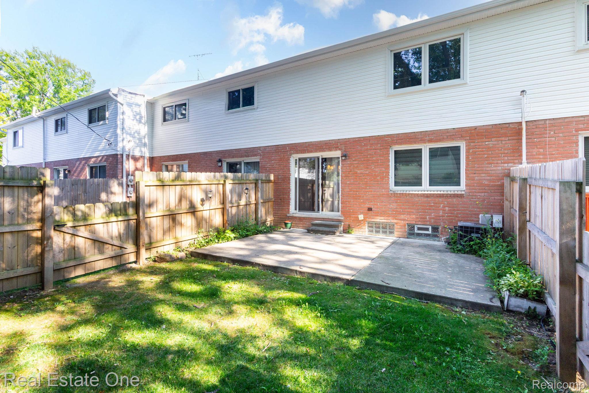 111 MANOR Way