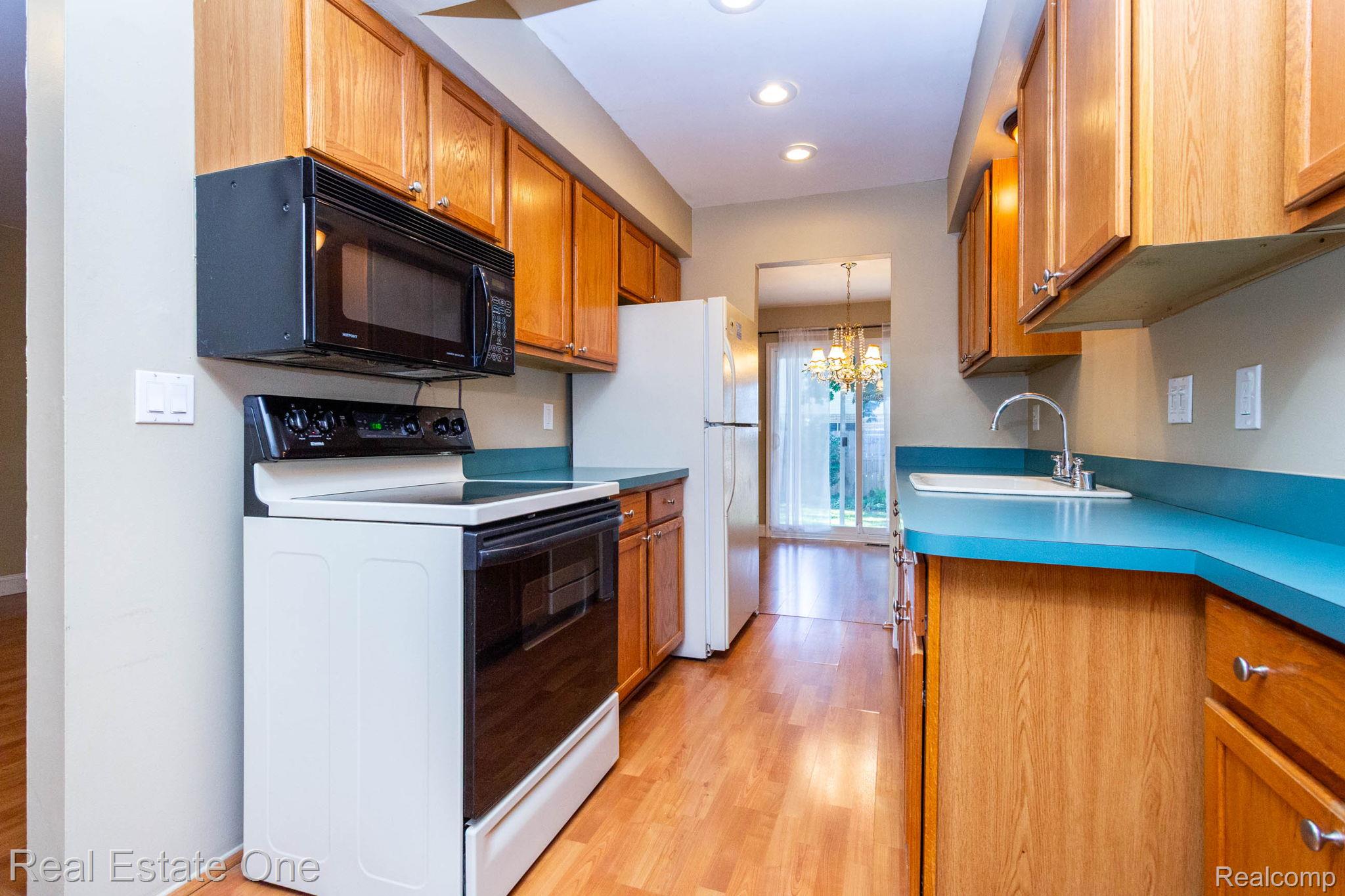 111 MANOR Way