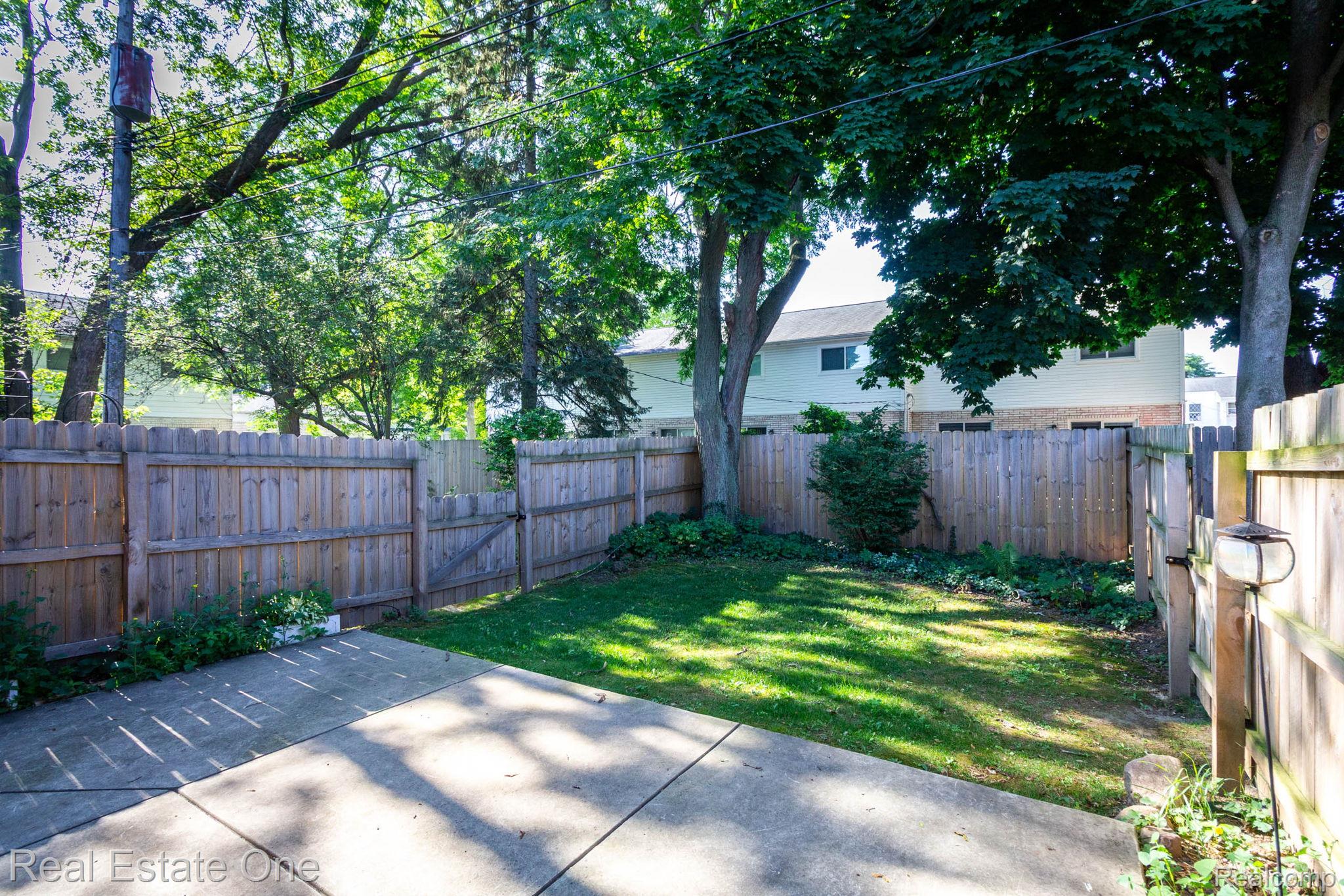 111 MANOR Way
