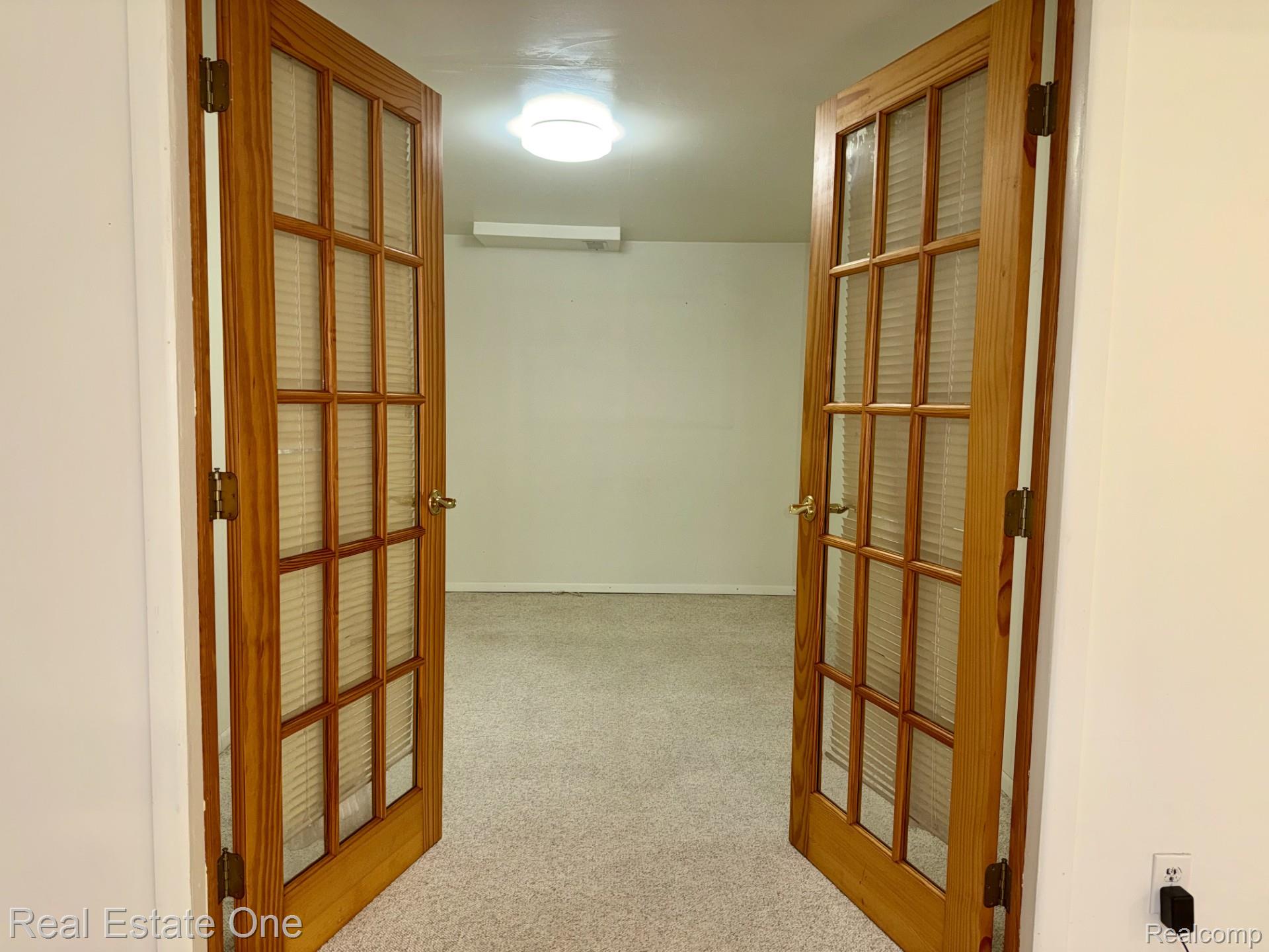 2963 Meadowbrook Drive