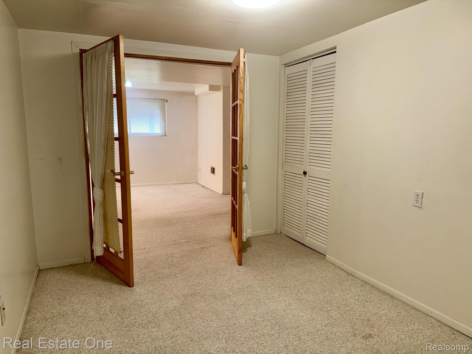 2963 Meadowbrook Drive