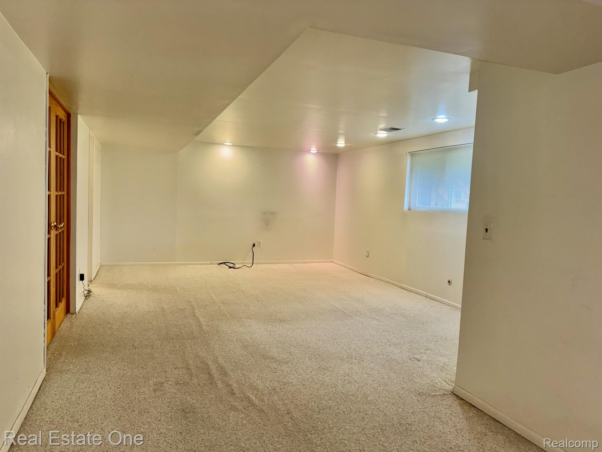 2963 Meadowbrook Drive